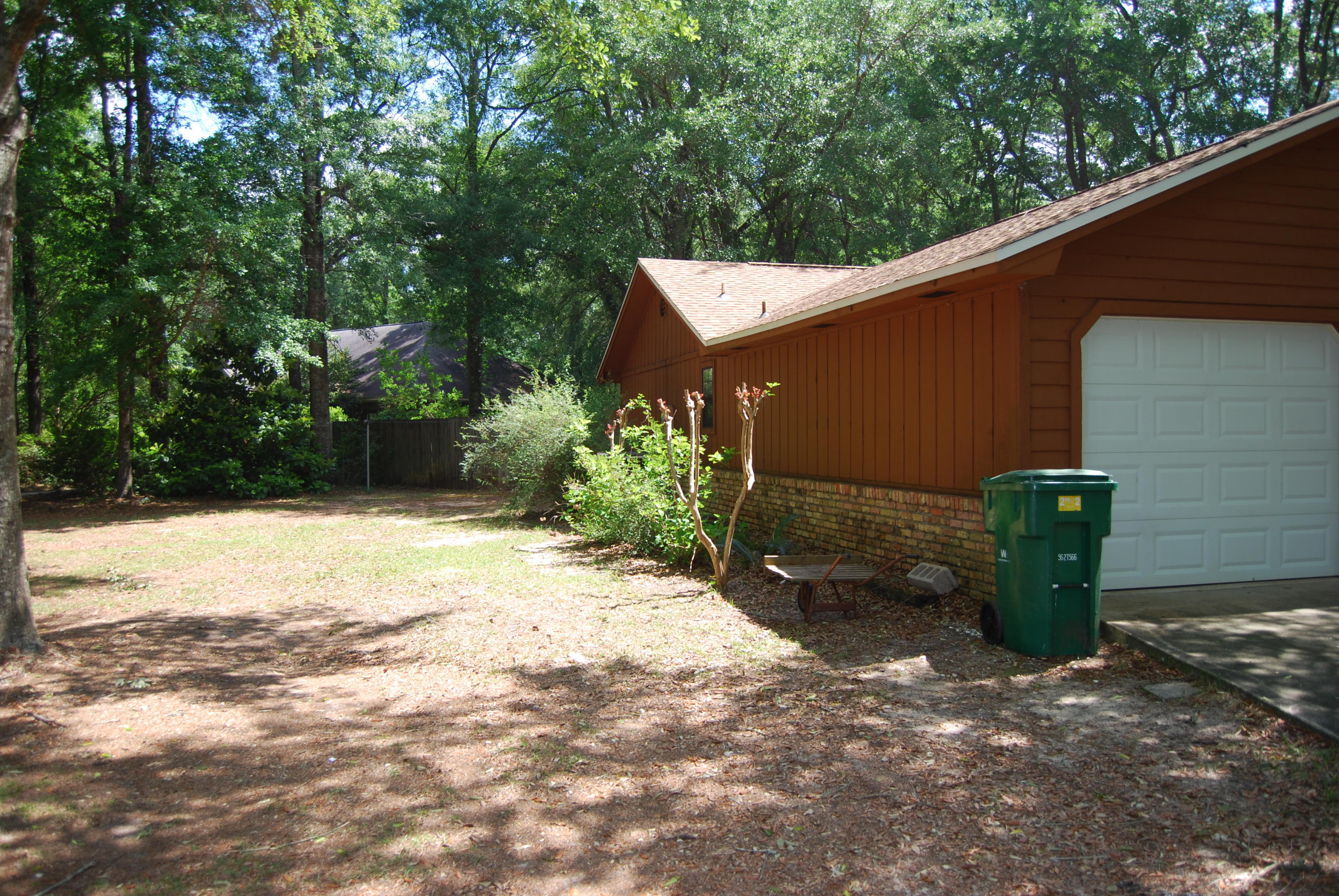 HOLLY HILLS - Residential