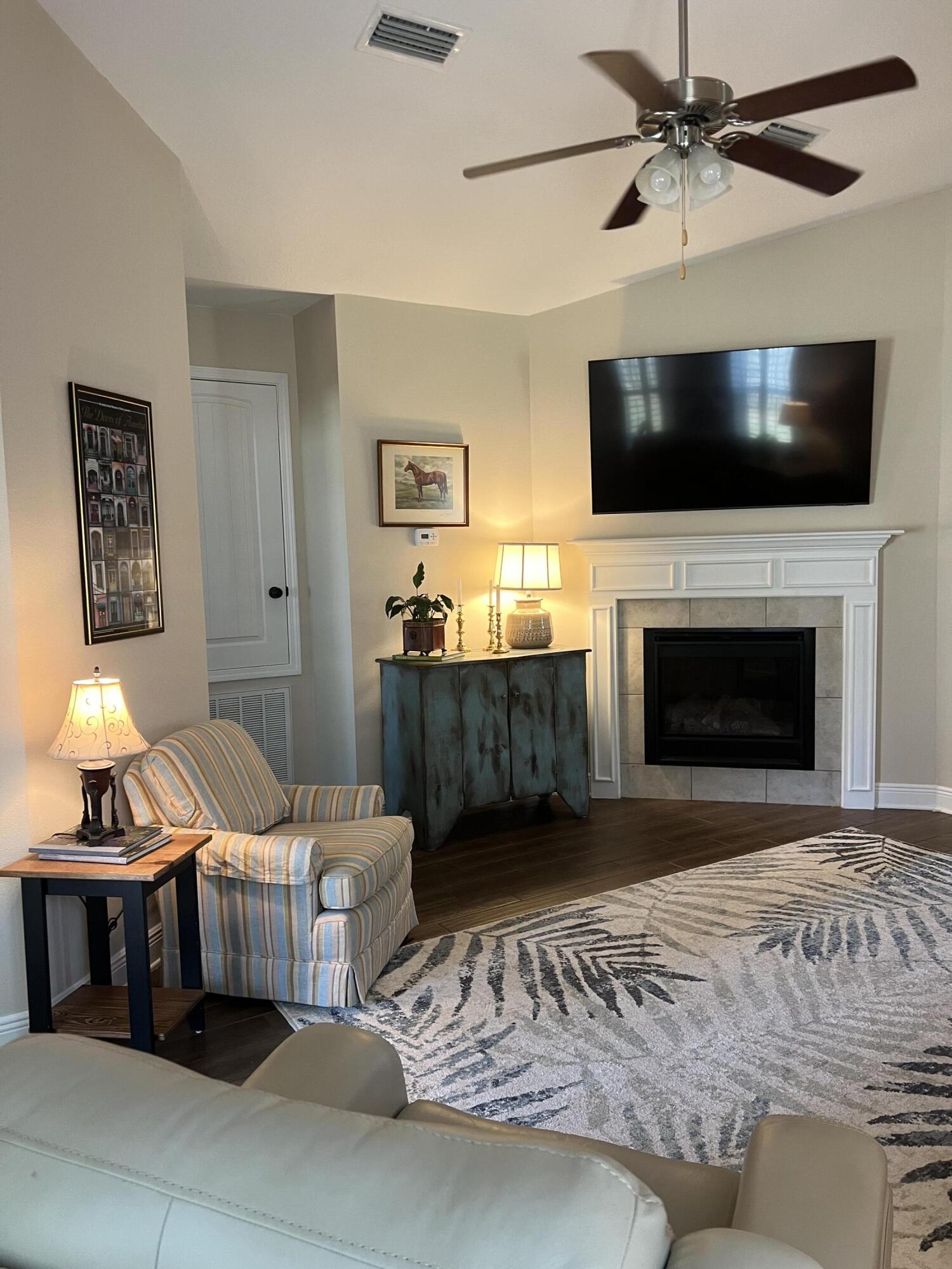 HAMMOCK BAY PASSAGES - Residential