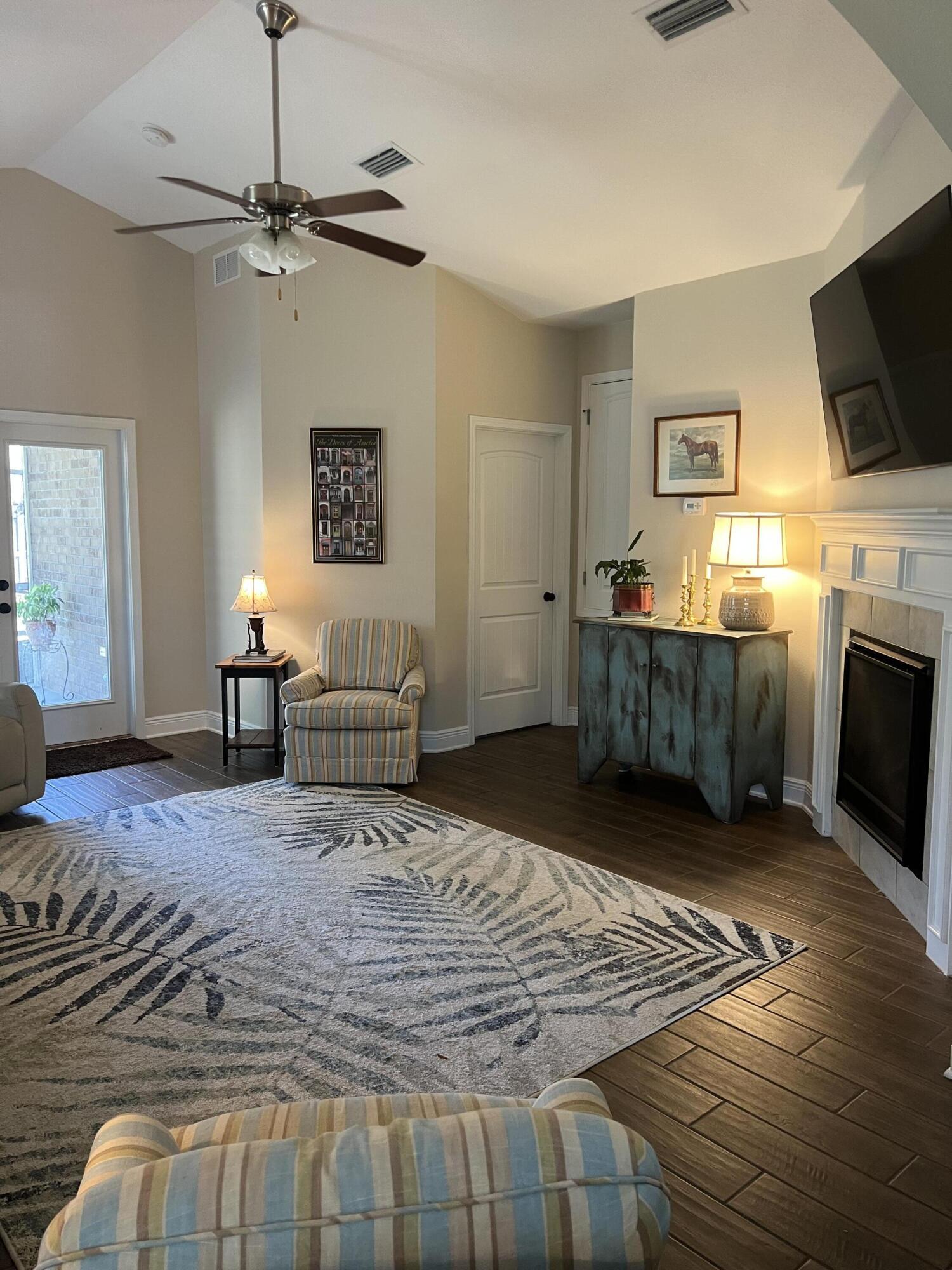 HAMMOCK BAY PASSAGES - Residential