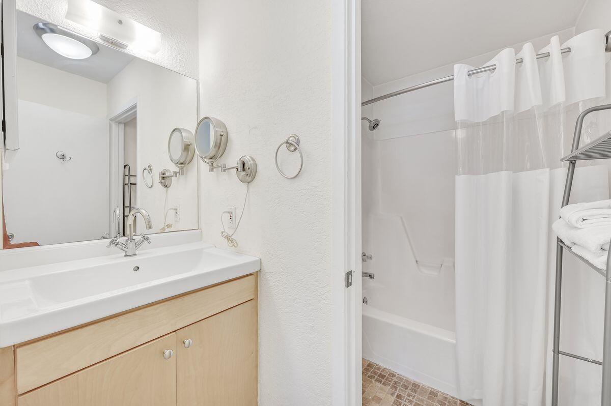 BAYOU VILLAGE CONDO PH 1 - Residential