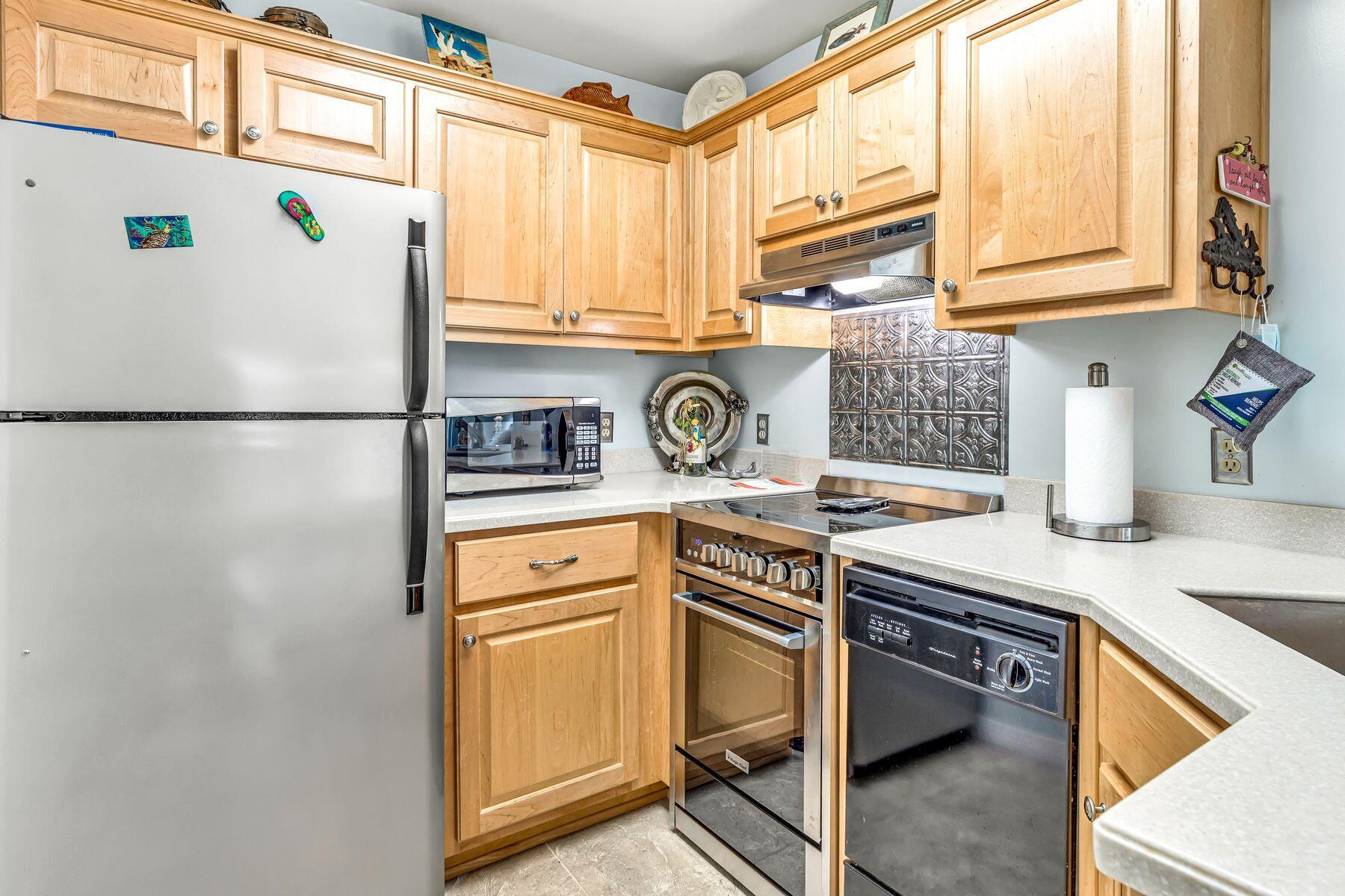 INLET SANDS CONDOMINIUM - Residential