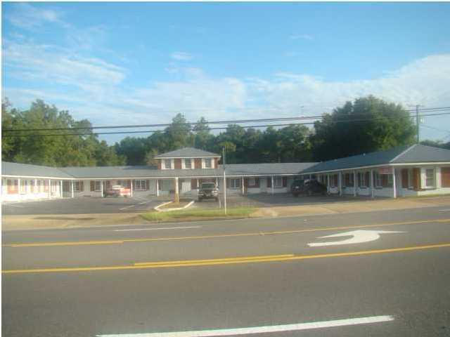 Single units 12 X 17, includes water. Excellent for office, consultation,out-of-state annex. Excellent location off of Hwy 90W. Signage space included. Plenty of parking. Double units available. Space is currently a hair salon and has a hair wash station installed.