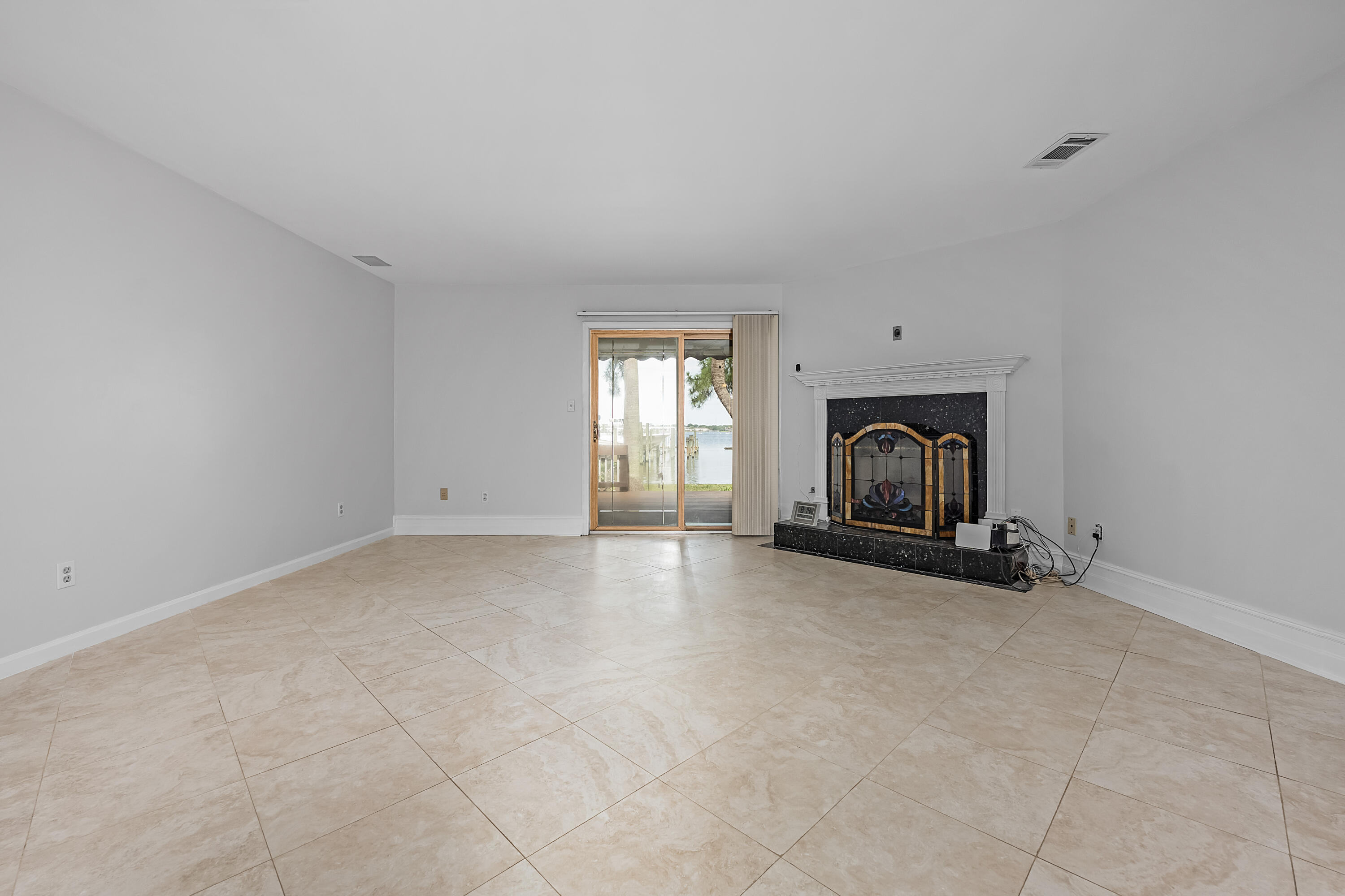 GARNIERS CAY T/H - Residential