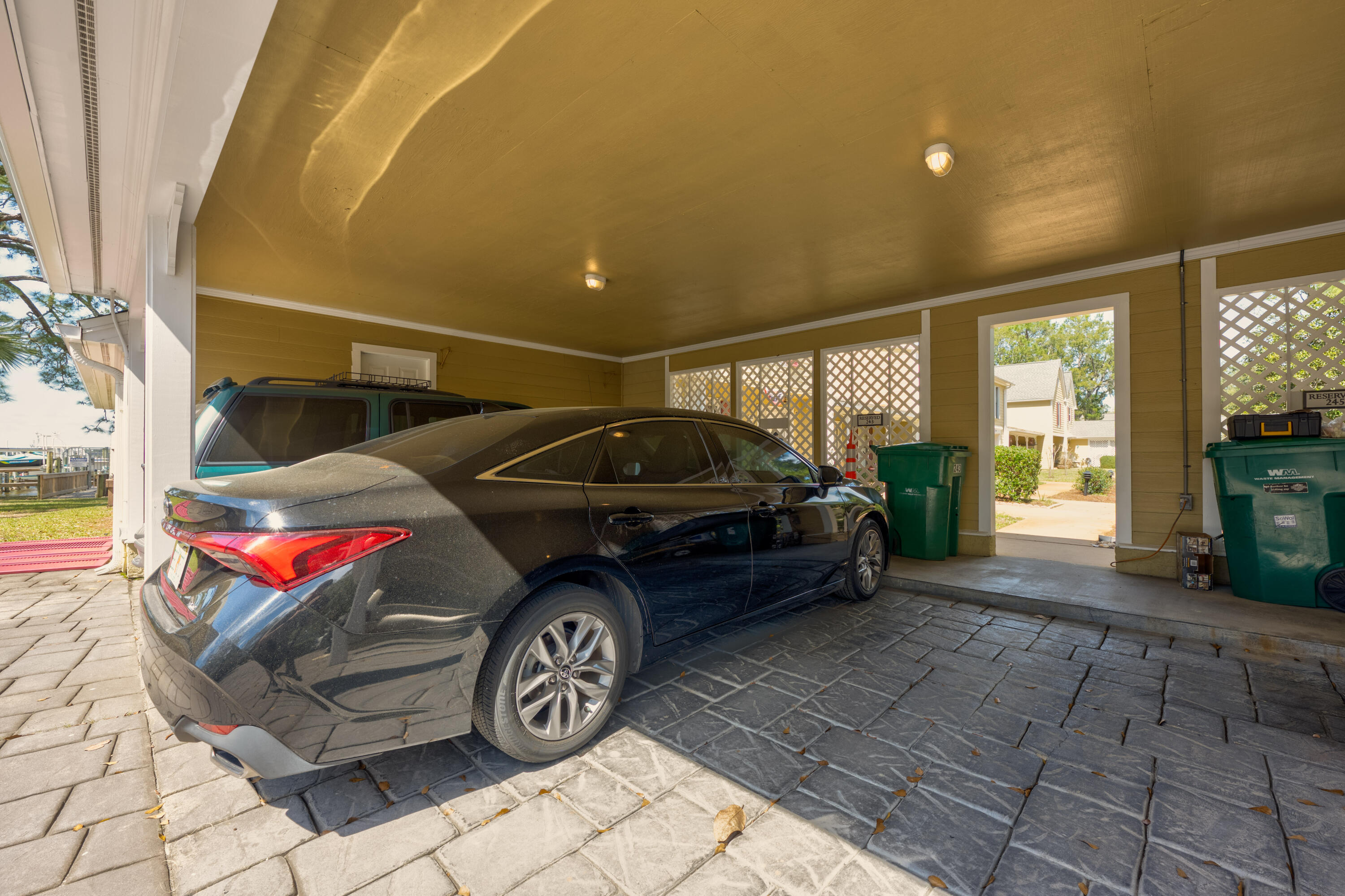 GARNIERS CAY T/H - Residential