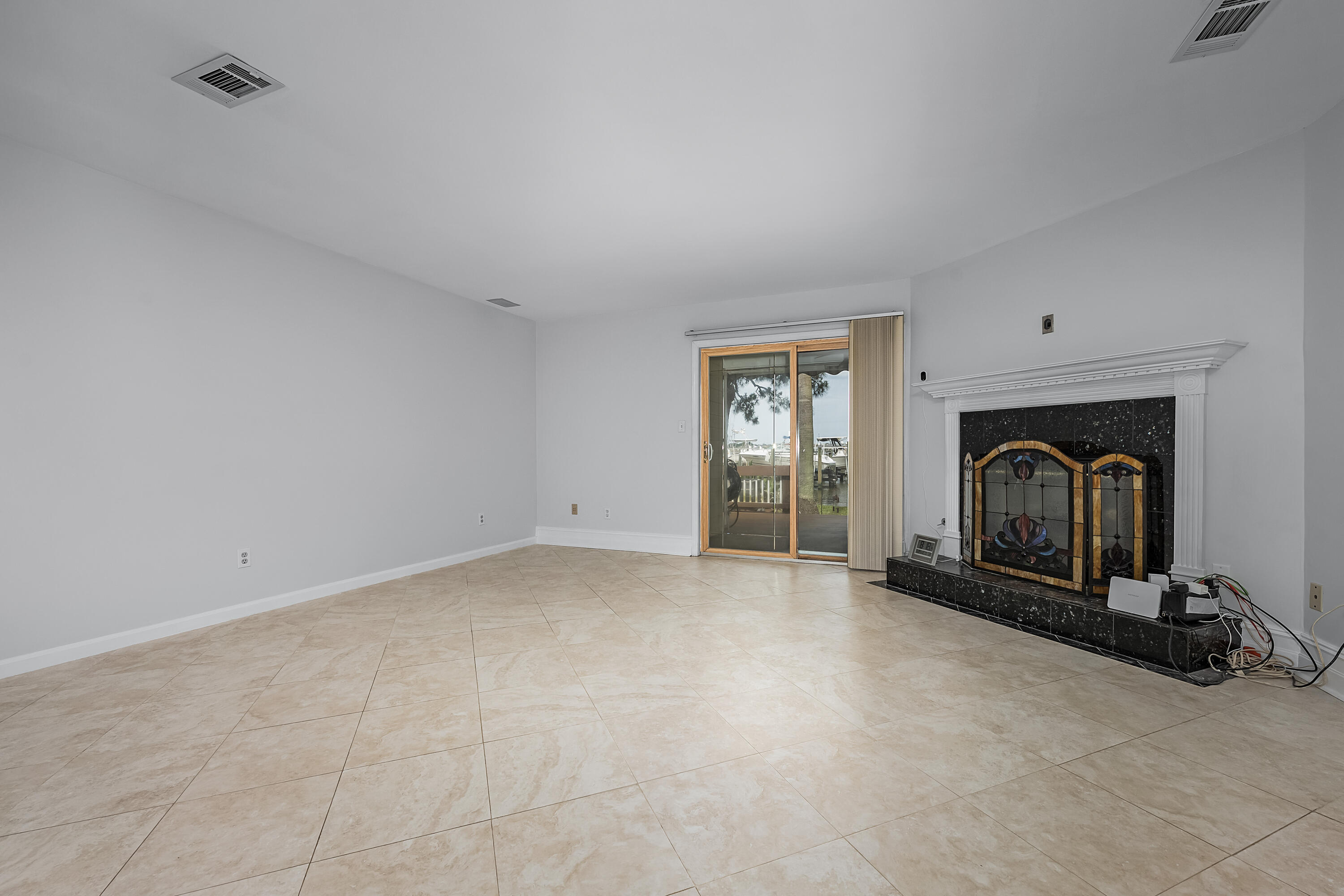 GARNIERS CAY T/H - Residential