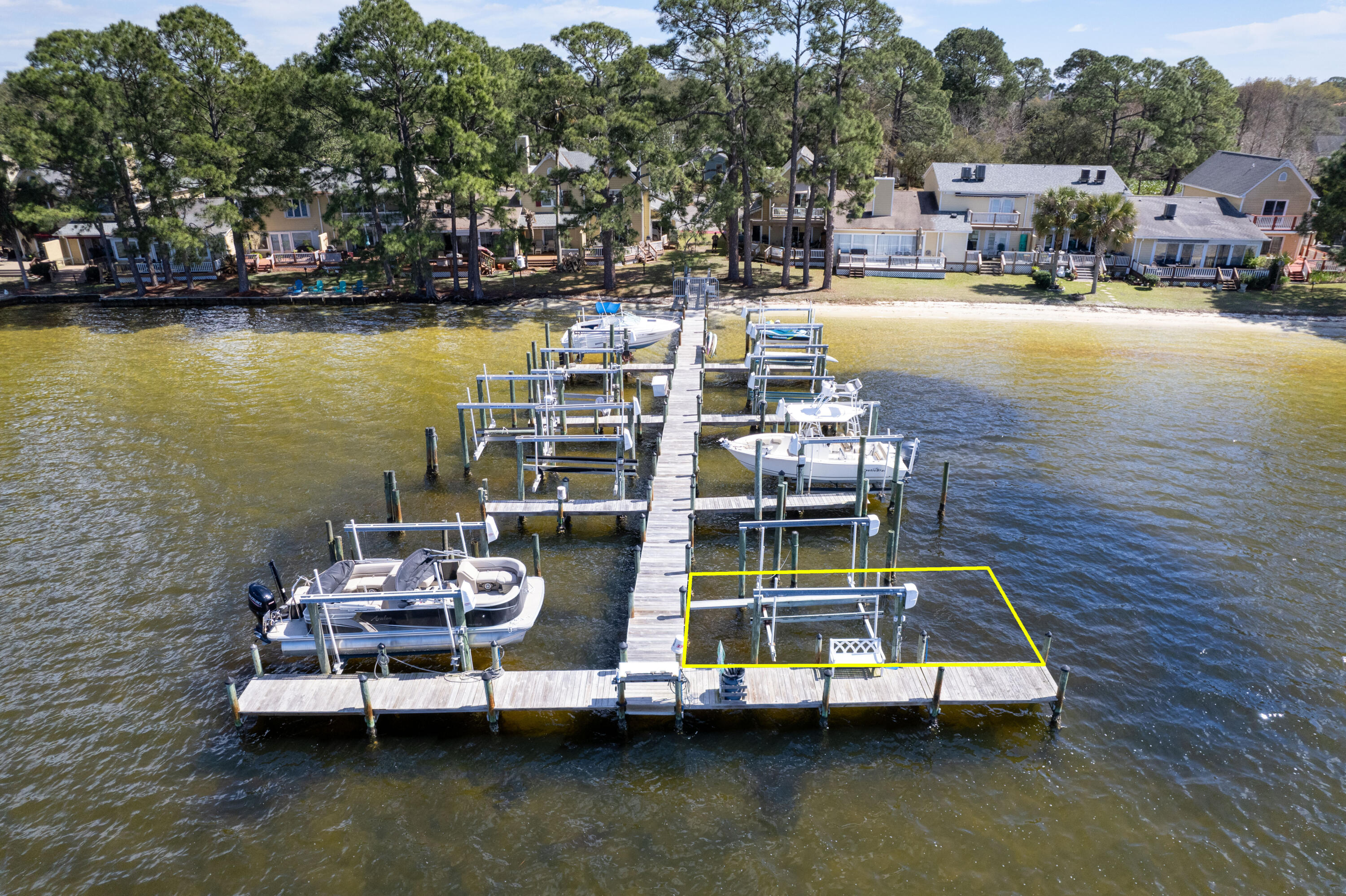 GARNIERS CAY T/H - Residential