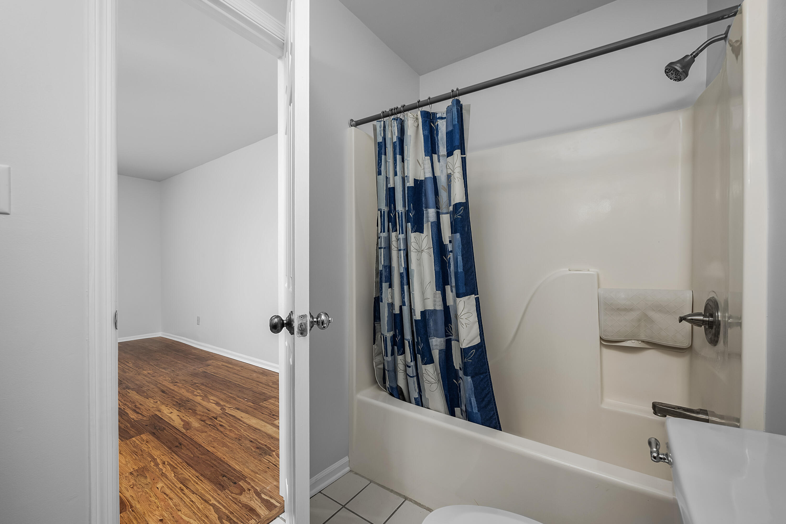 GARNIERS CAY T/H - Residential