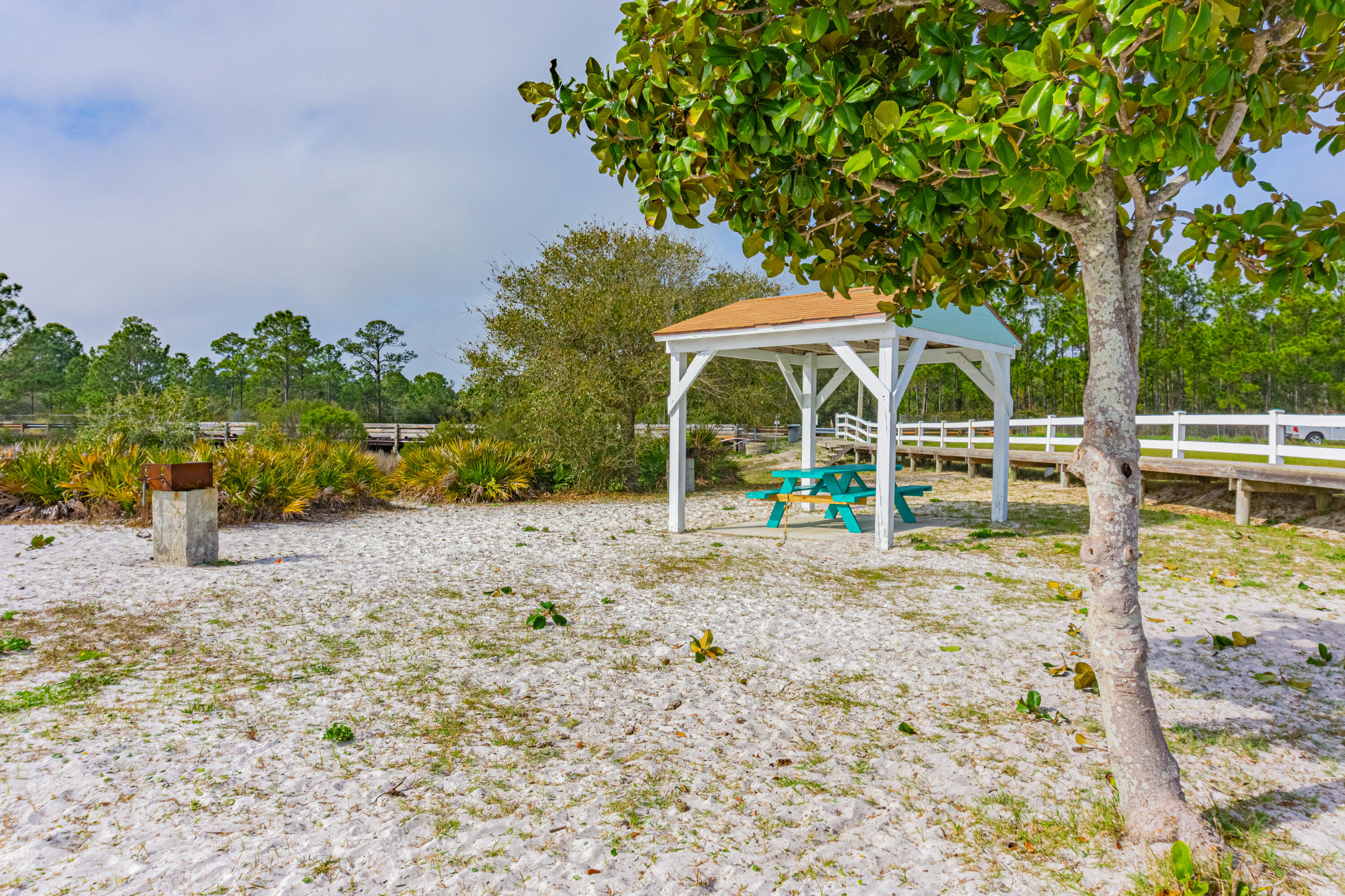 LIGHTHOUSE POINTE - Residential