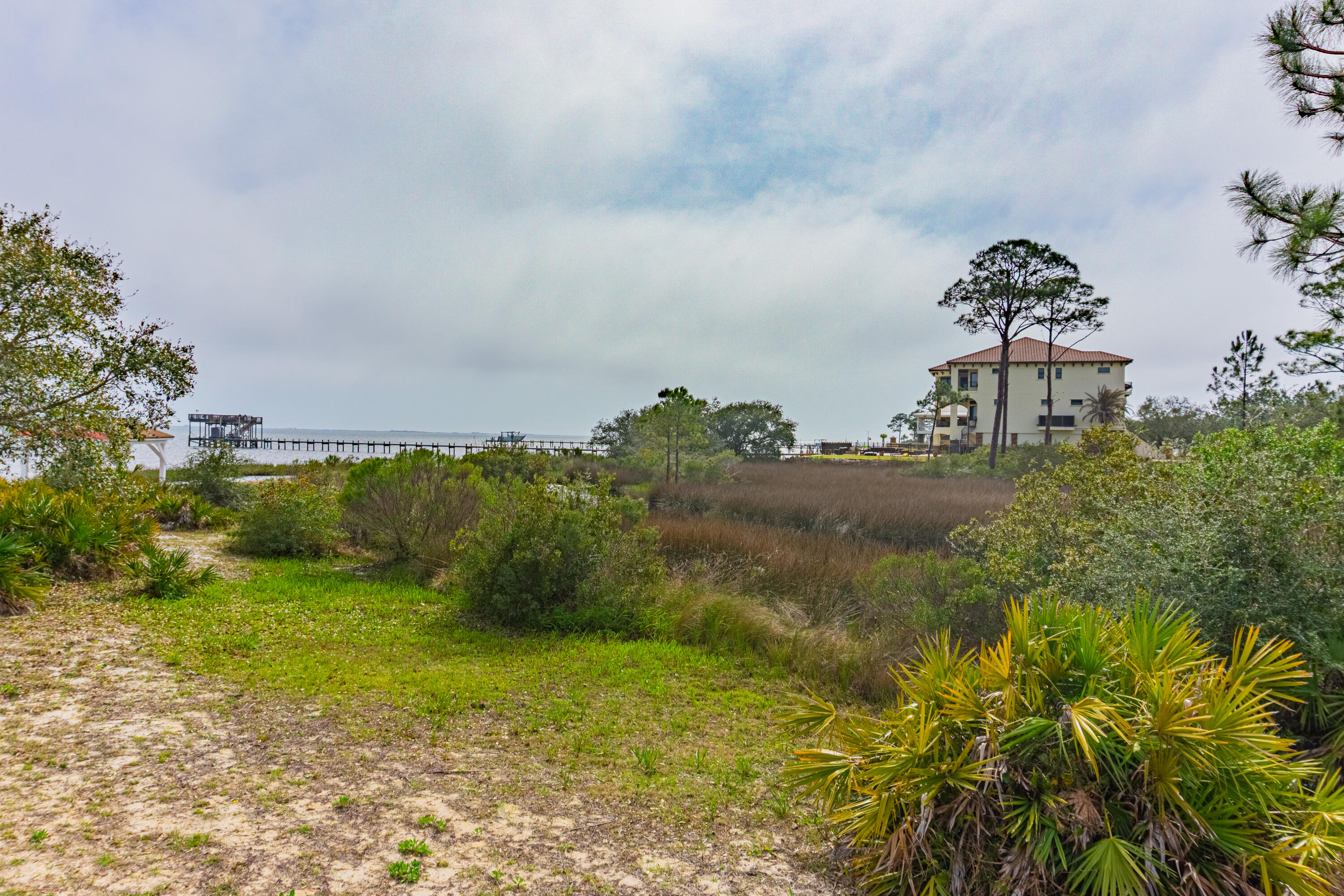 LIGHTHOUSE POINTE - Residential