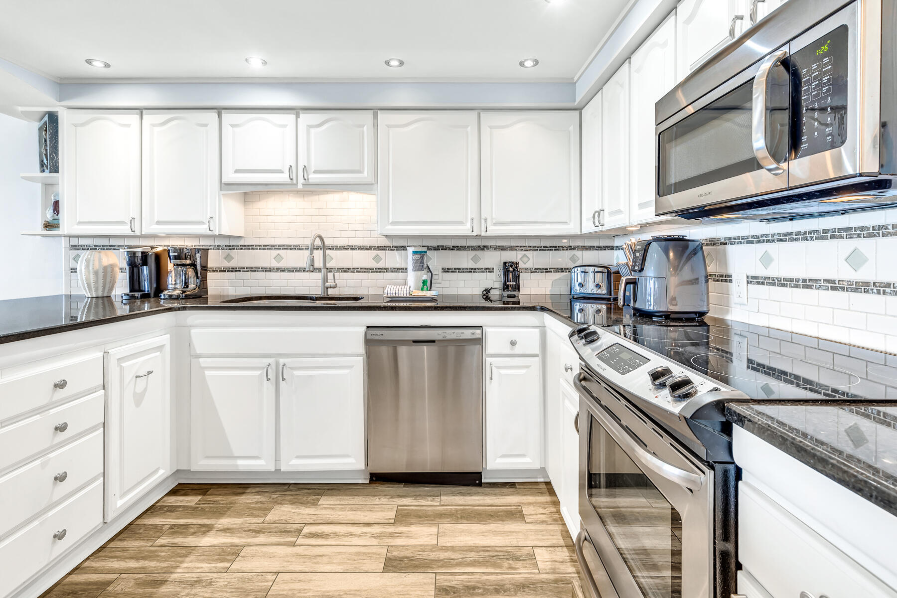 BEACH HOUSE CONDO PH 1 - Residential