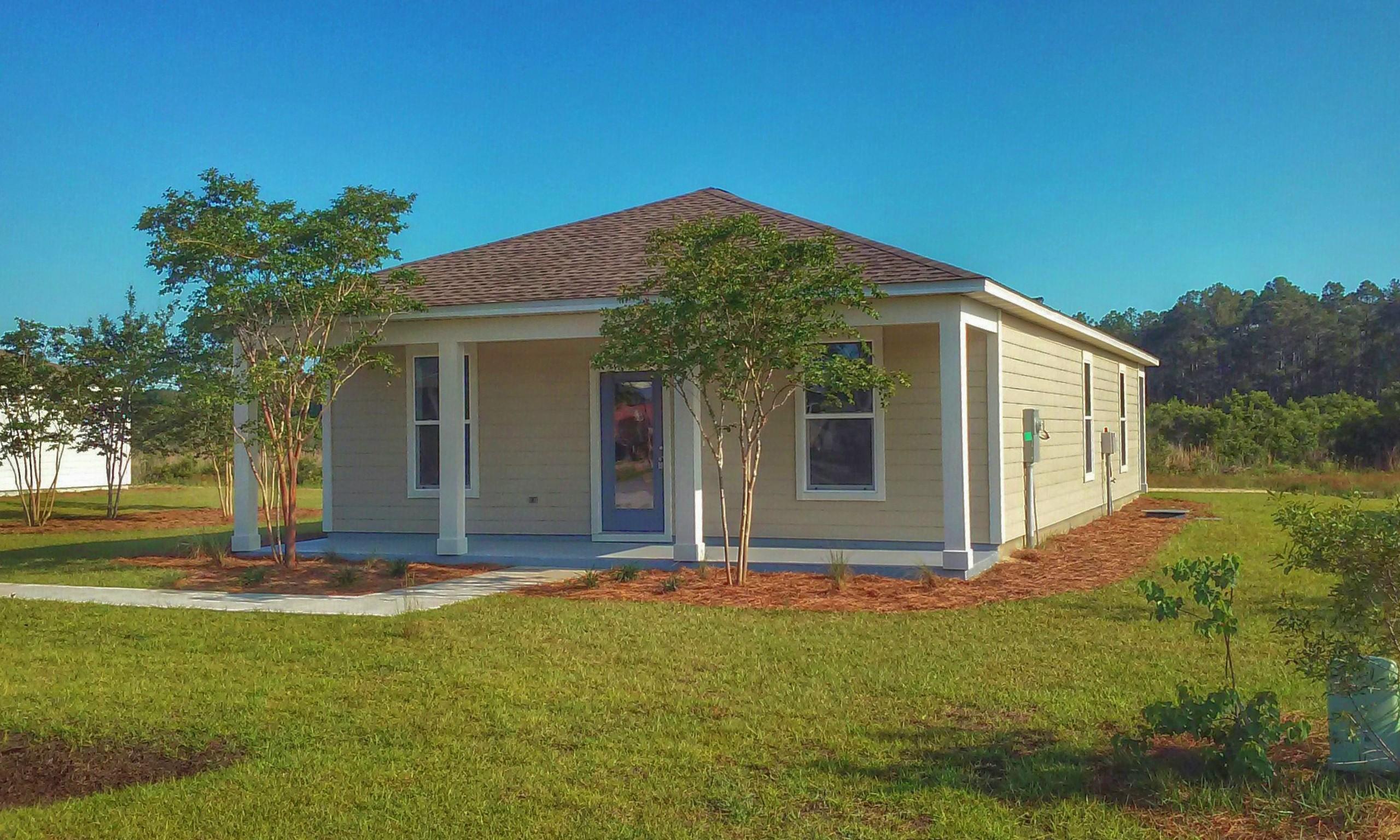 Very Well built NEW CONSTRUCTION in the Brandon Oaks Subdivision . Home features open concept , Large master bedroom and Bath with Huge Walk in Closet , Double Vanities , and shower. There is a Large open Living room and Kitchen , three bedrooms and two full baths and a laundry room .There is tile in all rooms of the home except the bedrooms .These homes also feature covered front and back porches .There are several different homes to choose from and will be completed within 45 days.