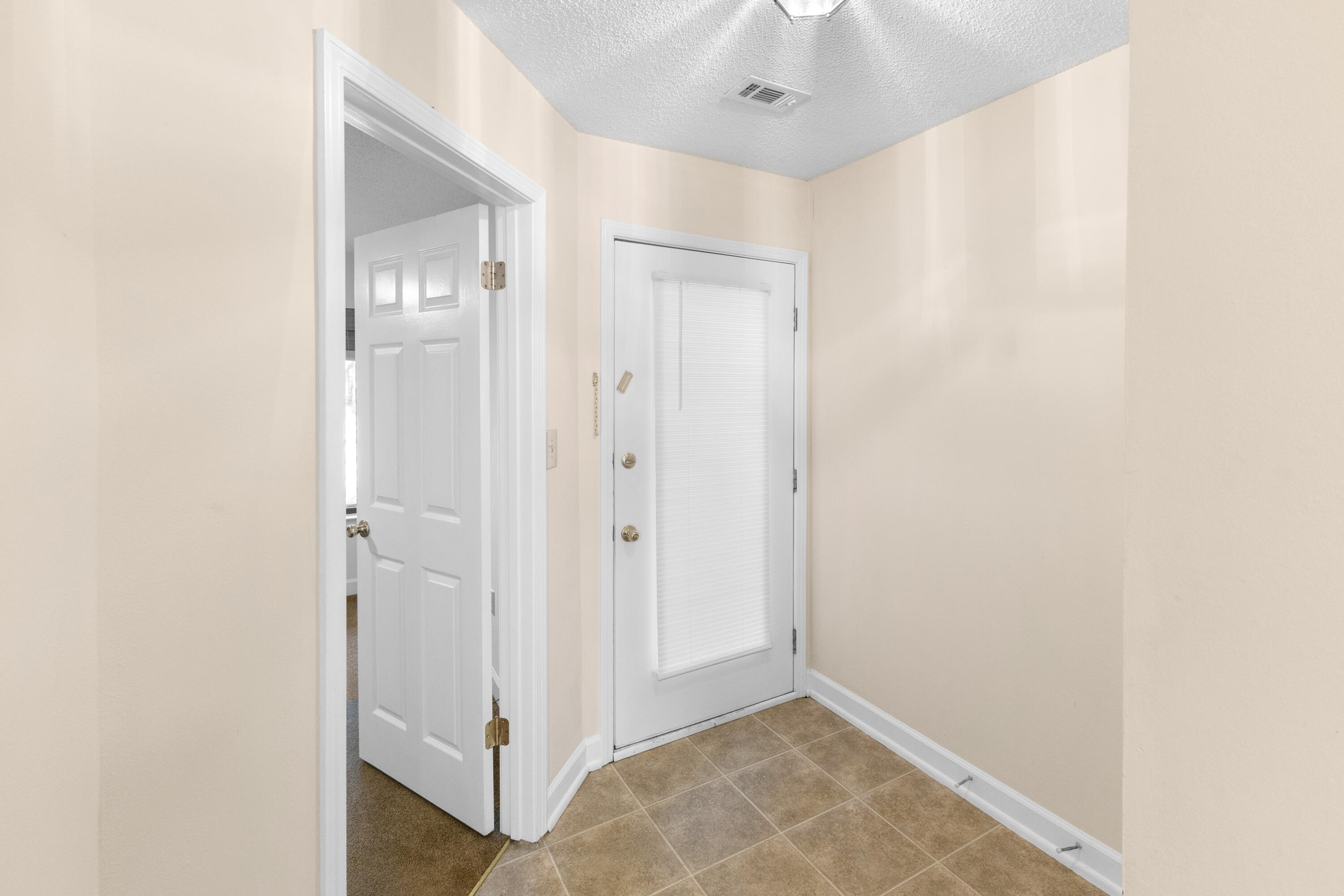 LAKESIDE CONDO AT BLUEWATER BAY - Residential