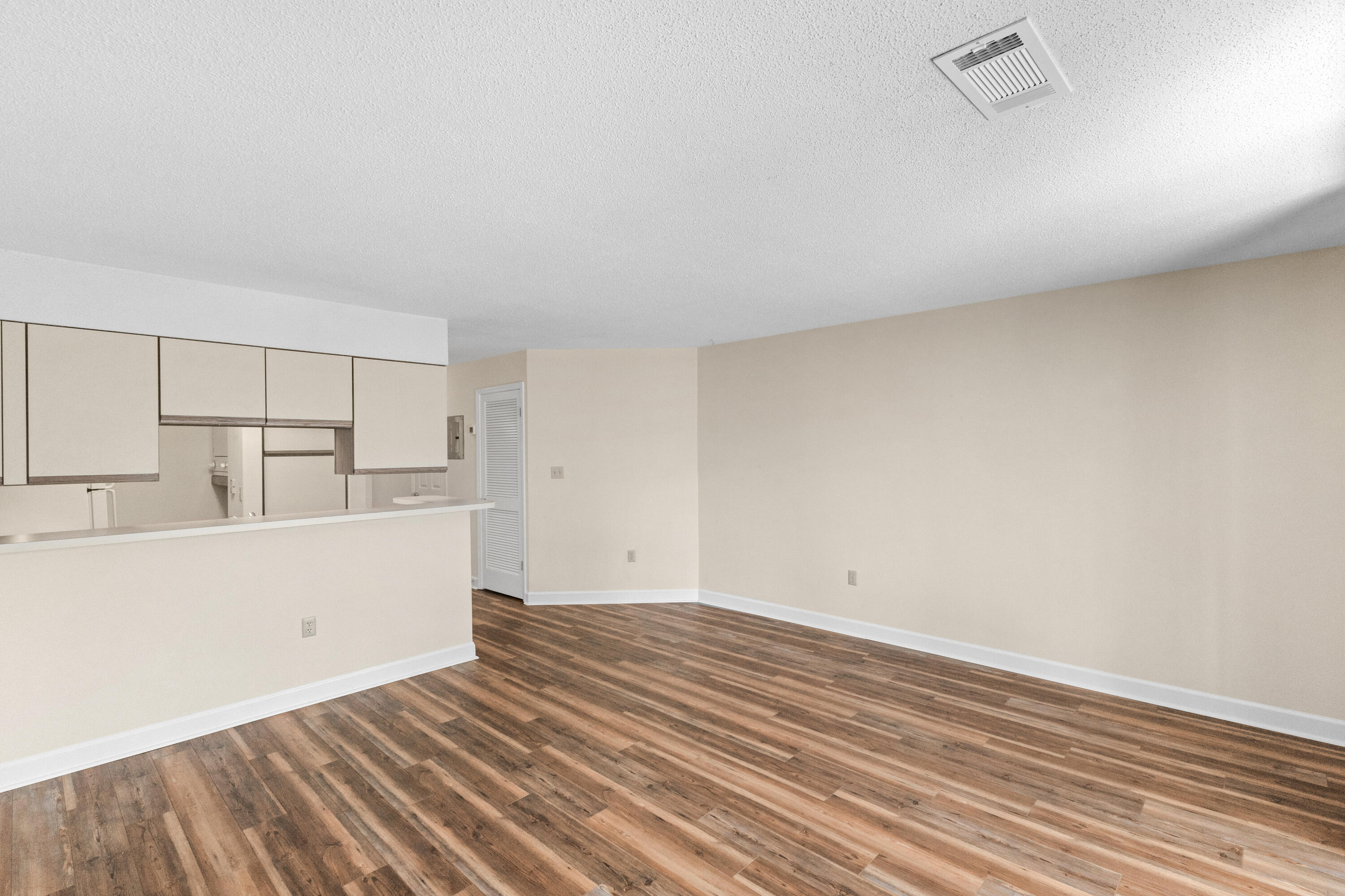 LAKESIDE CONDO AT BLUEWATER BAY - Residential