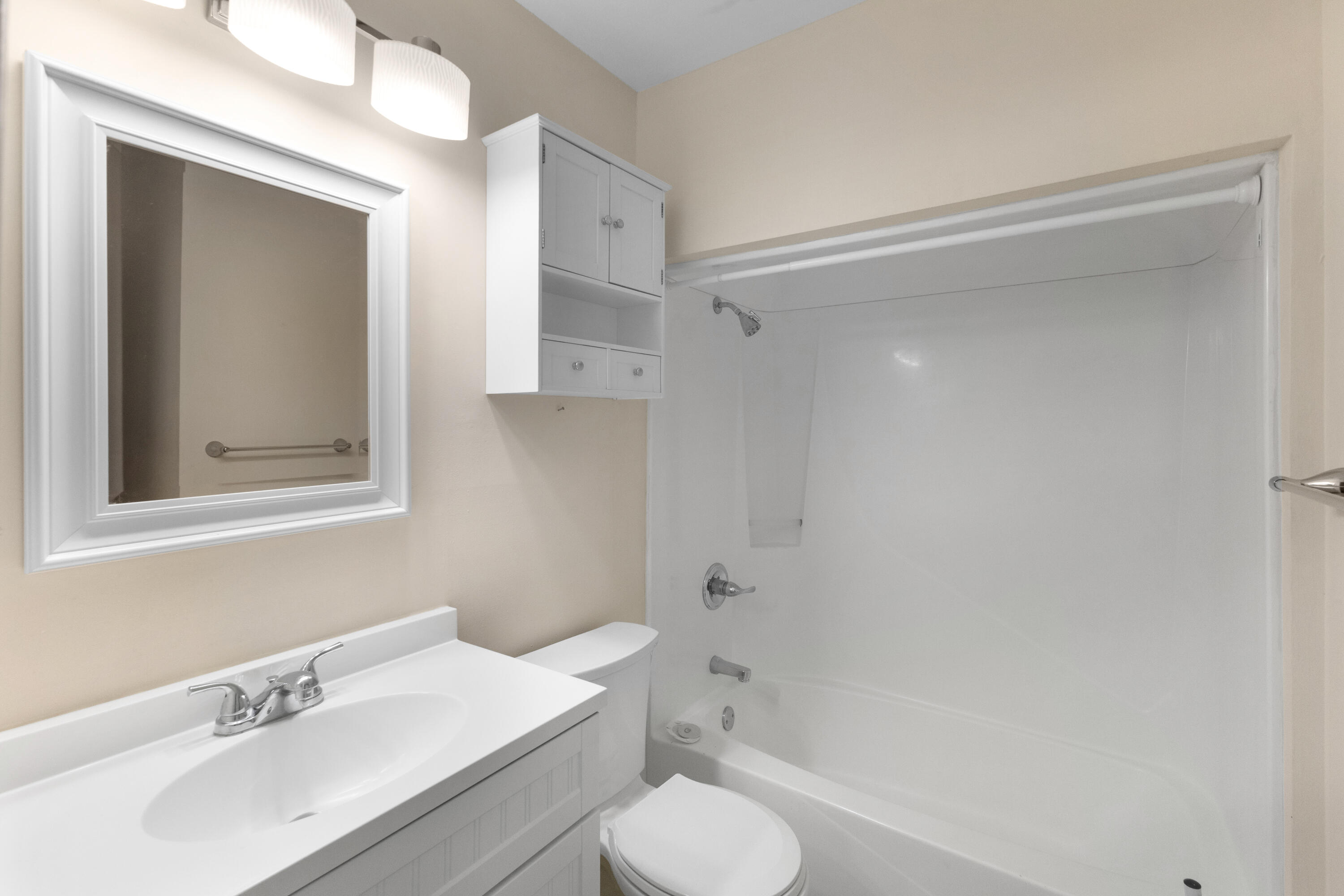 LAKESIDE CONDO AT BLUEWATER BAY - Residential
