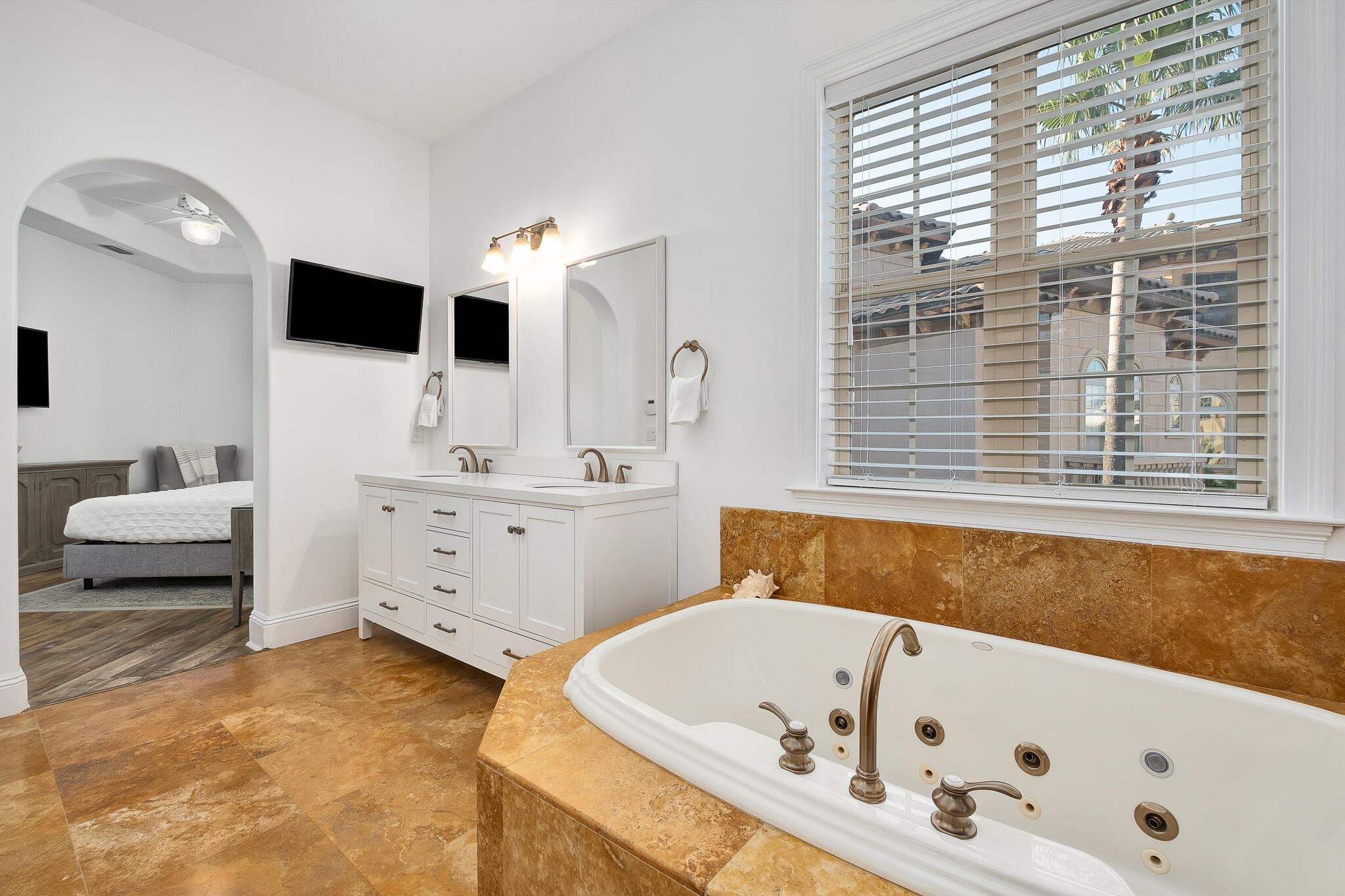 SAINT TROPEZ - Residential