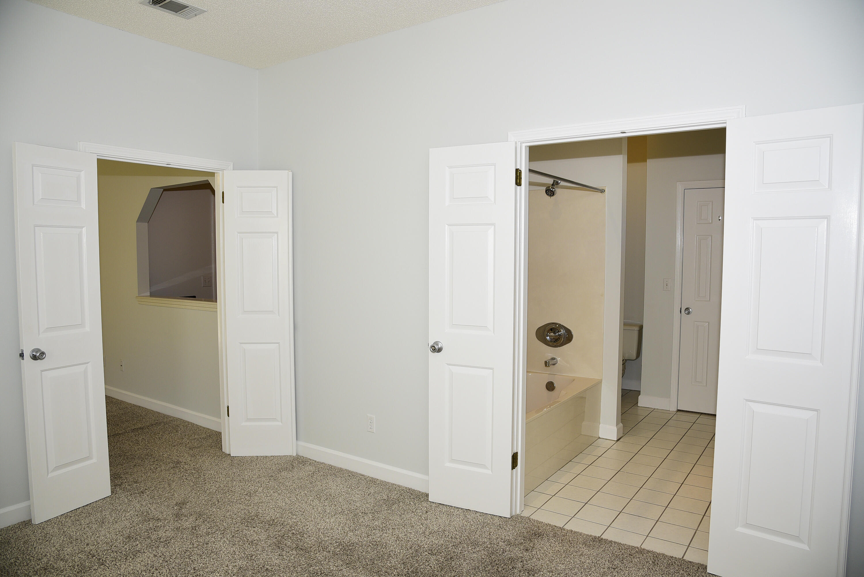 RIDGE WOOD - Residential Lease