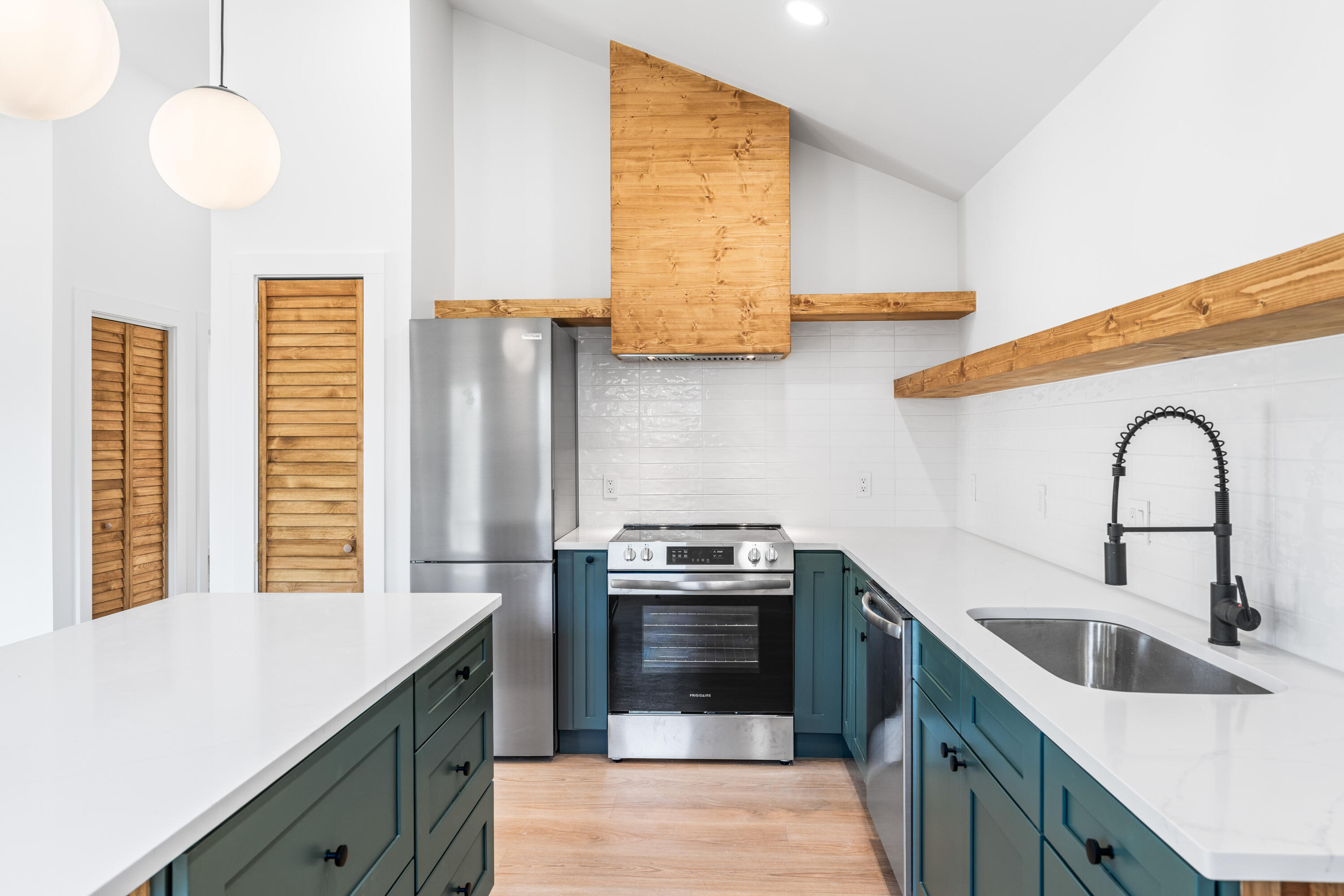 TOWN OF SANTA ROSA - Residential