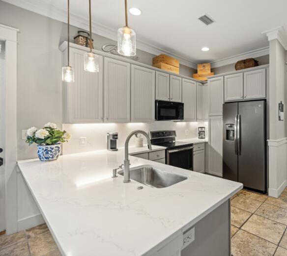 BUNGALOS AT SANDESTIN - Residential