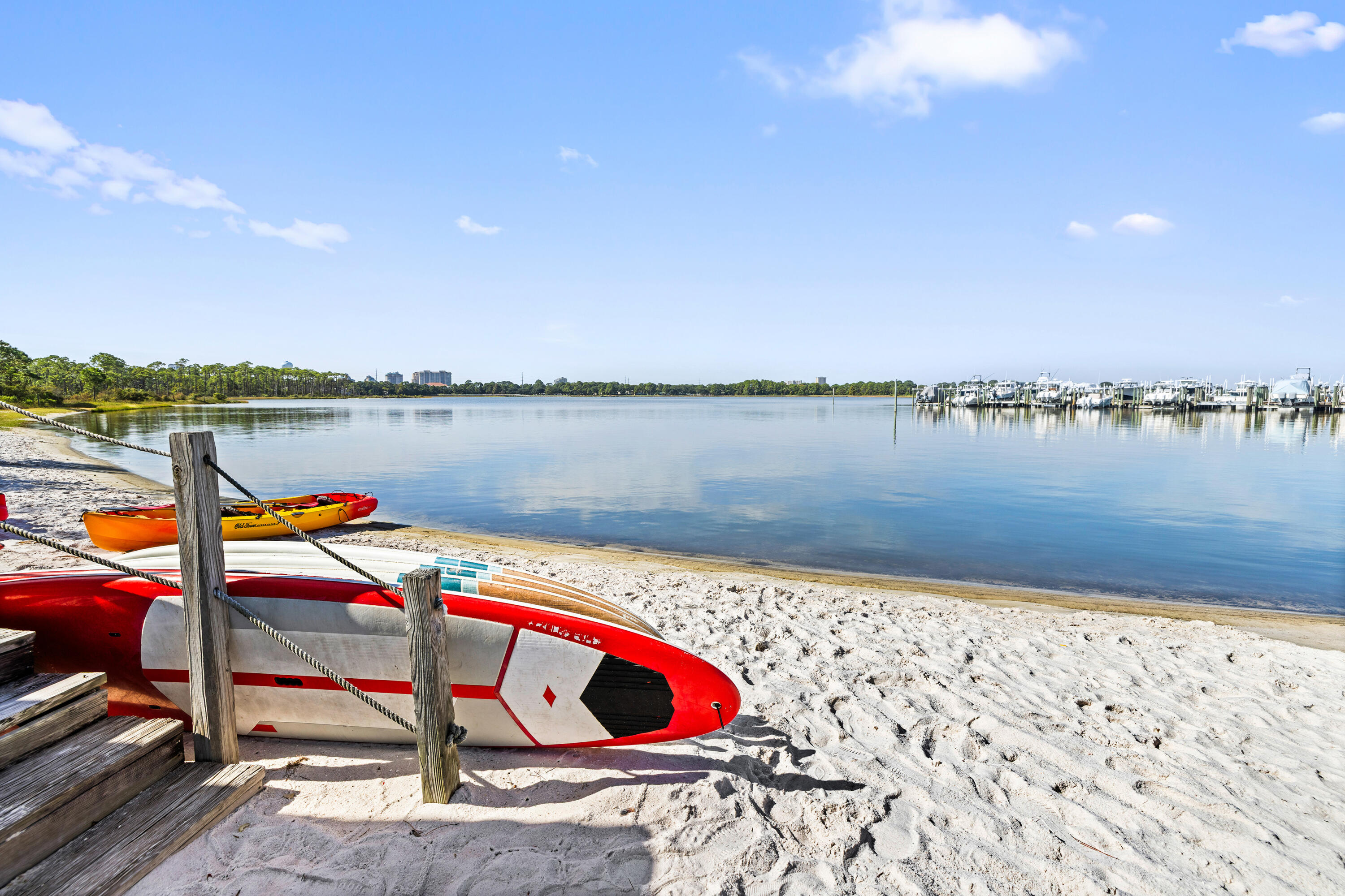 BUNGALOS AT SANDESTIN - Residential