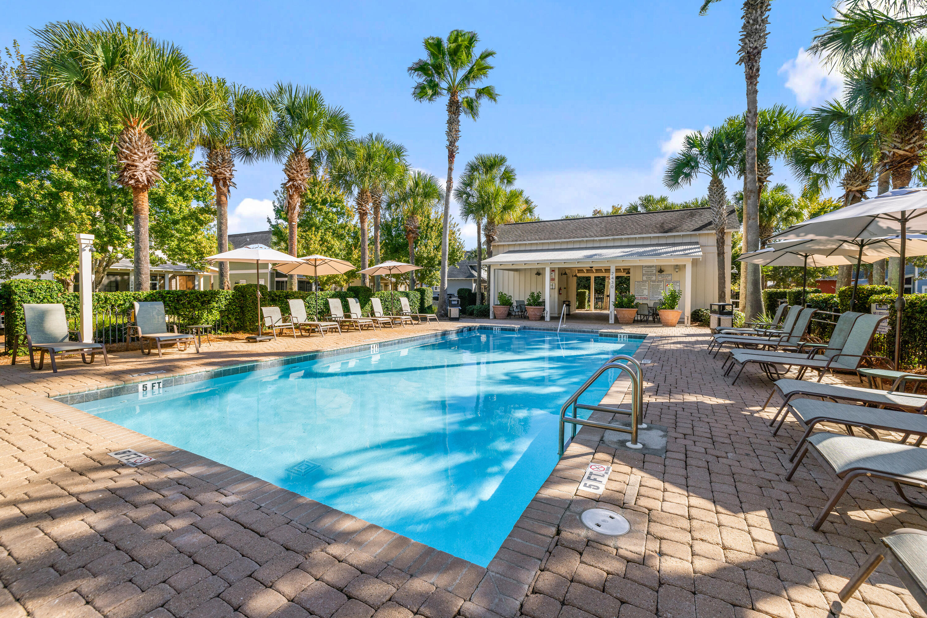 BUNGALOS AT SANDESTIN - Residential