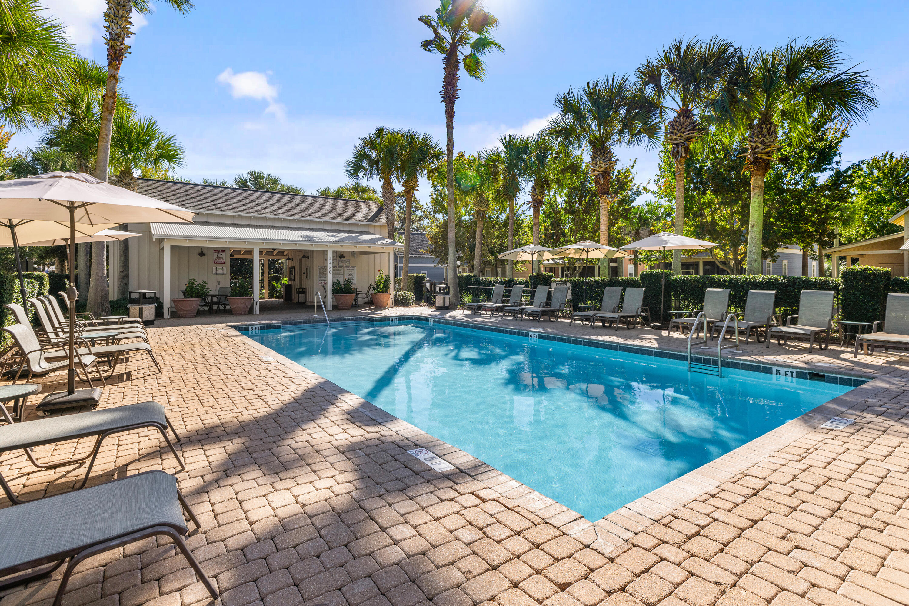 BUNGALOS AT SANDESTIN - Residential