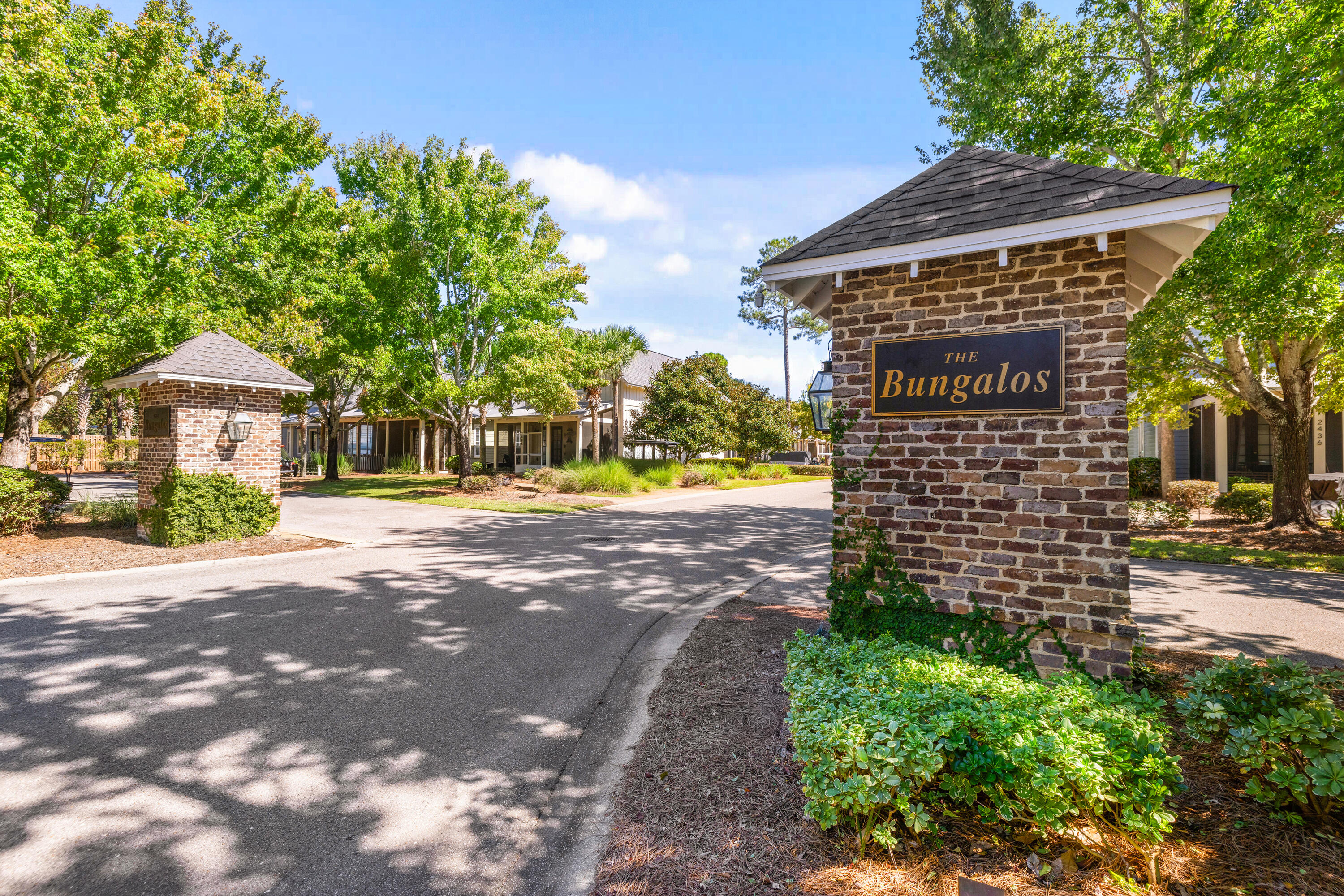 BUNGALOS AT SANDESTIN - Residential