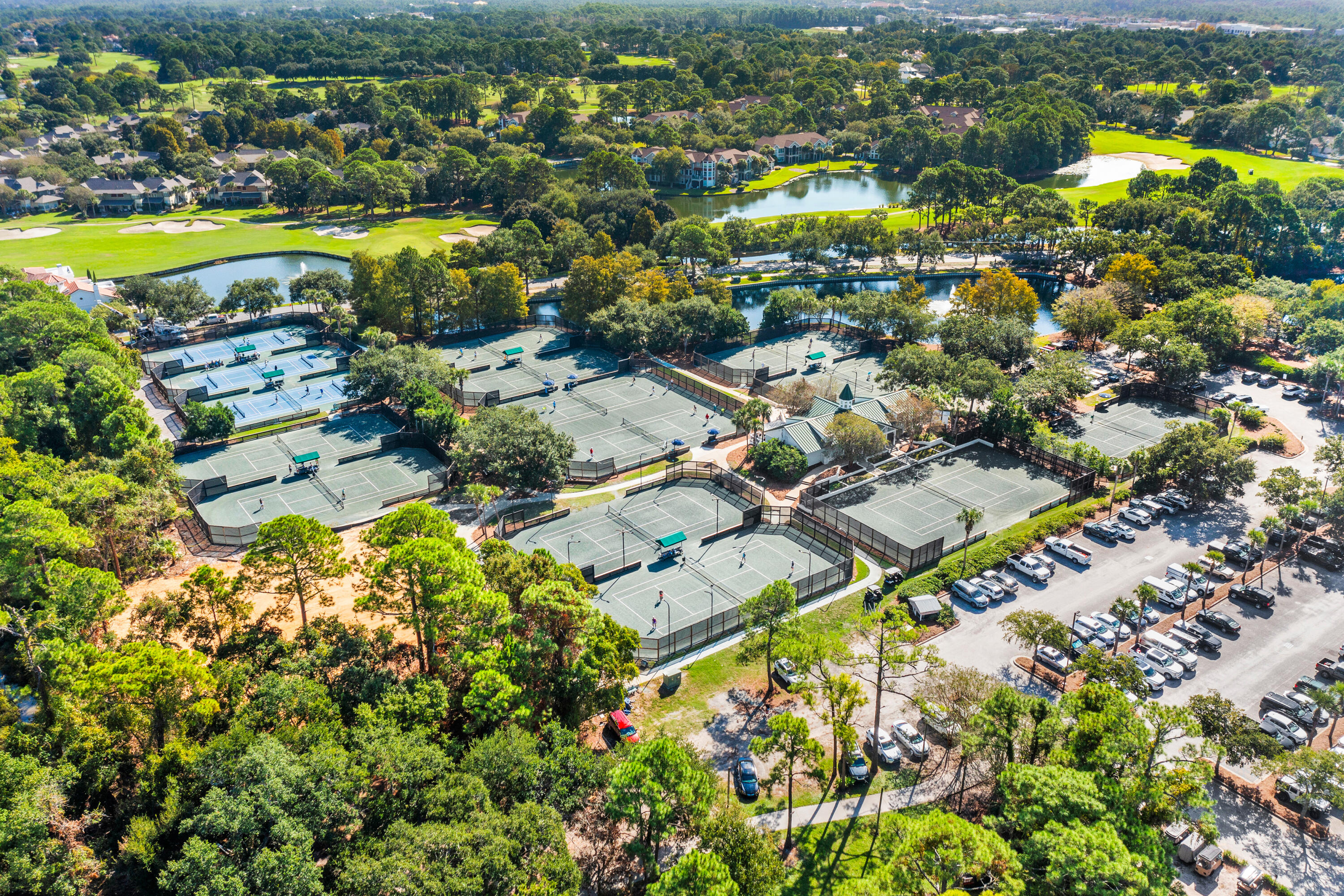 BUNGALOS AT SANDESTIN - Residential