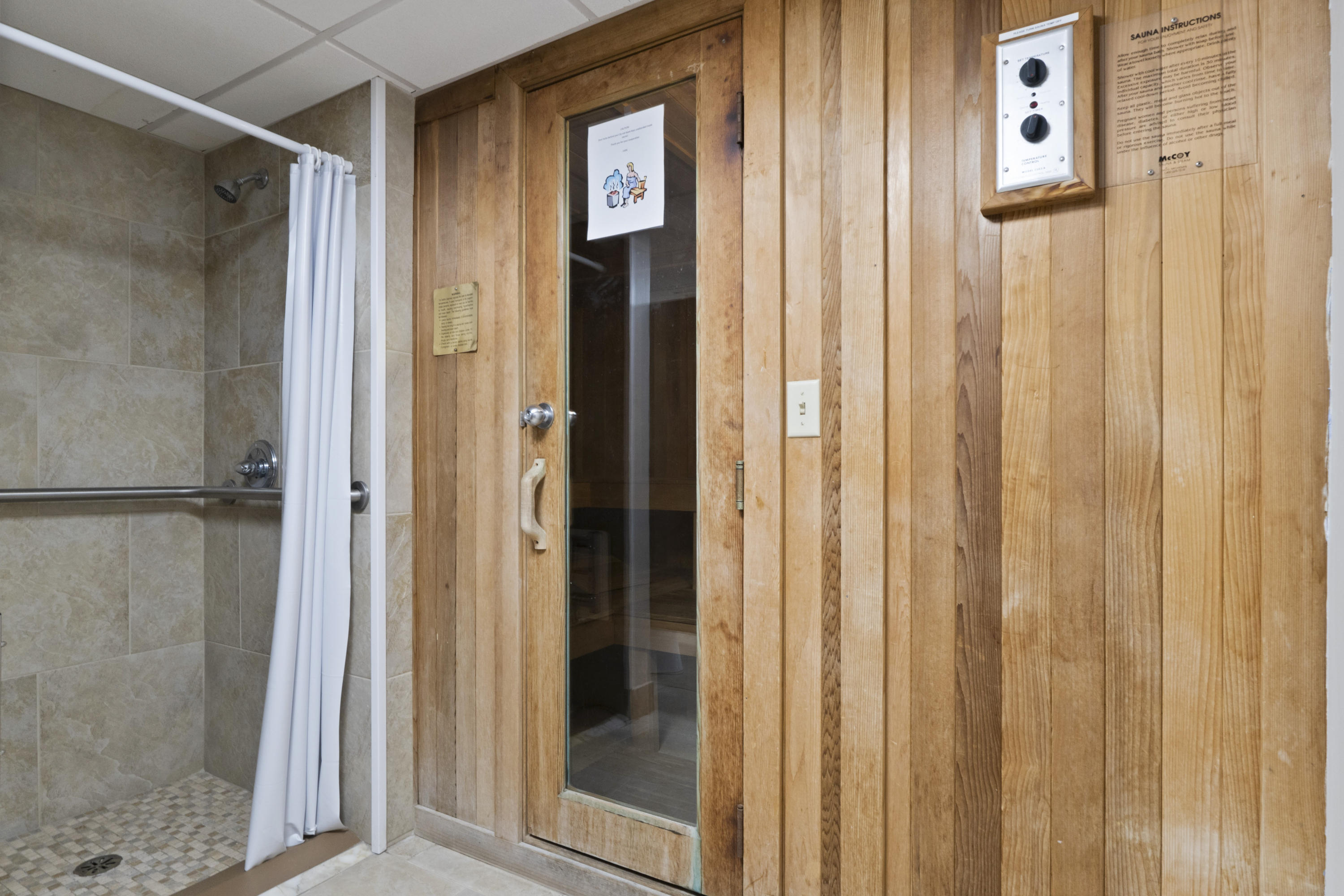 HOLIDAY SURF & RACQUET CLUB - Residential