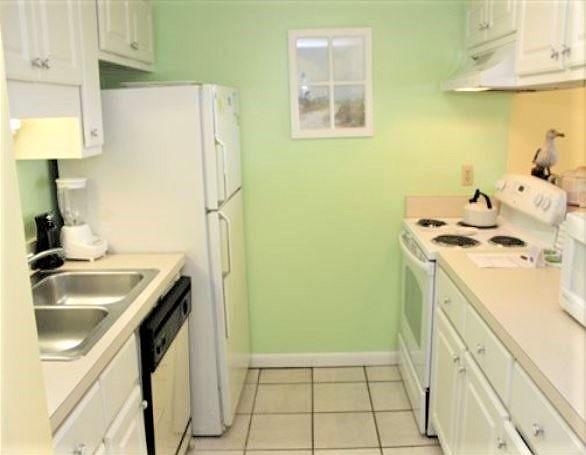 HOLIDAY SURF & RACQUET CLUB - Residential