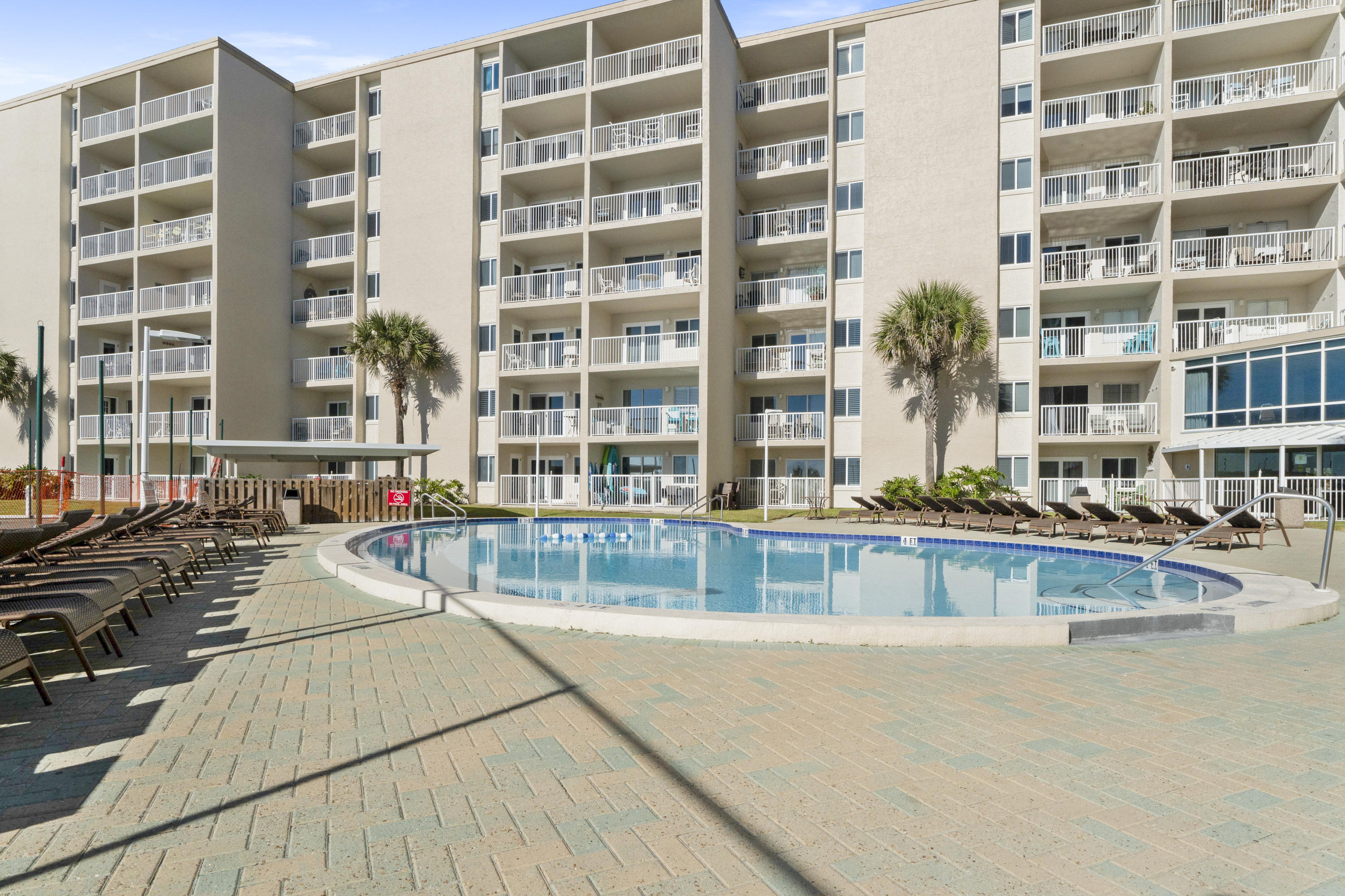 HOLIDAY SURF & RACQUET CLUB - Residential