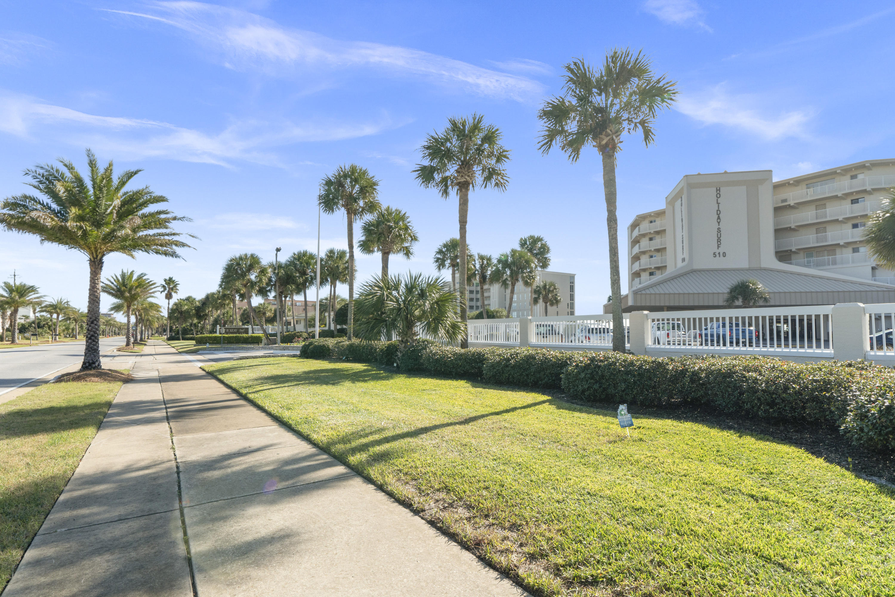 HOLIDAY SURF & RACQUET CLUB - Residential