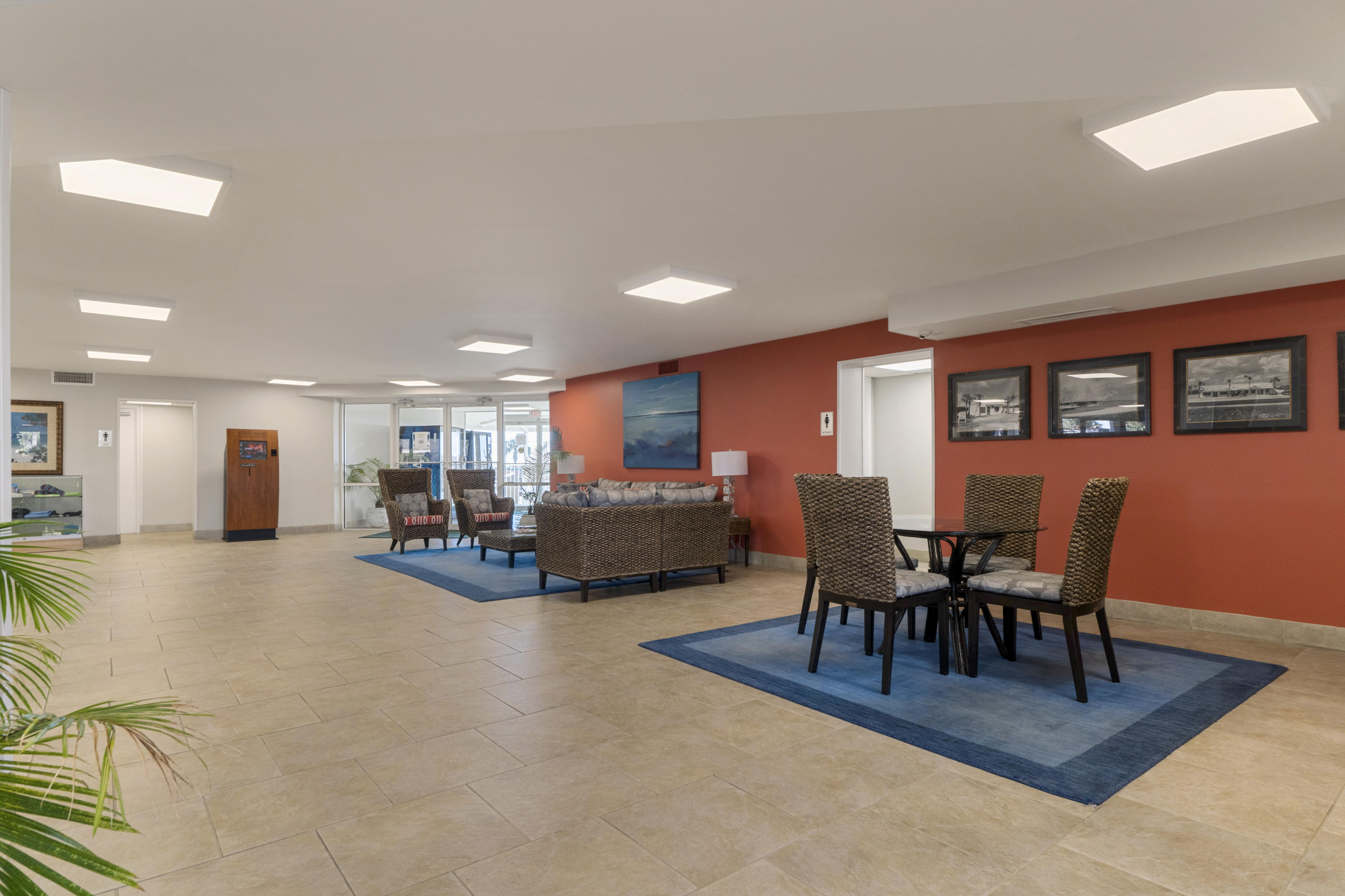 HOLIDAY SURF & RACQUET CLUB - Residential