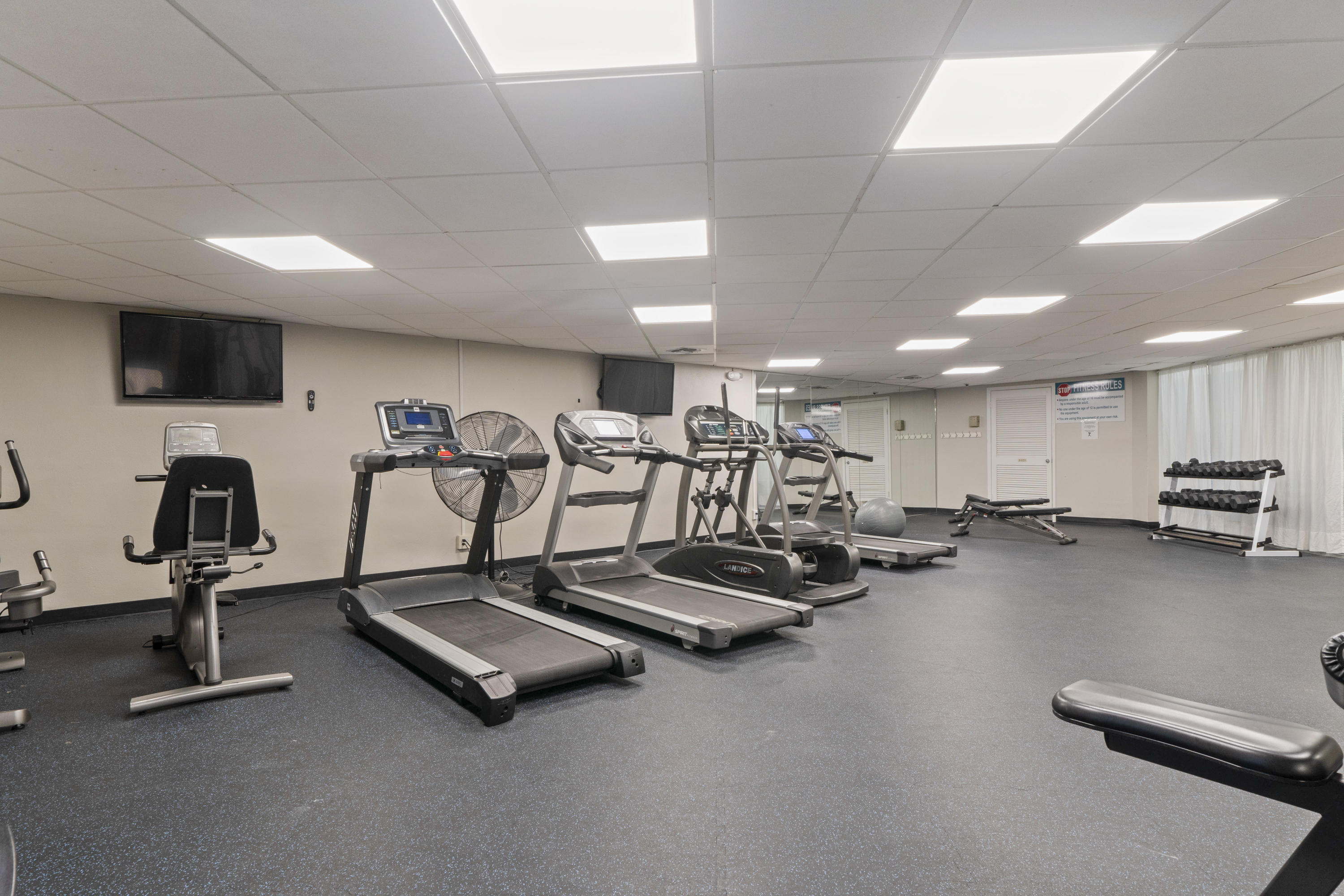 HOLIDAY SURF & RACQUET CLUB - Residential