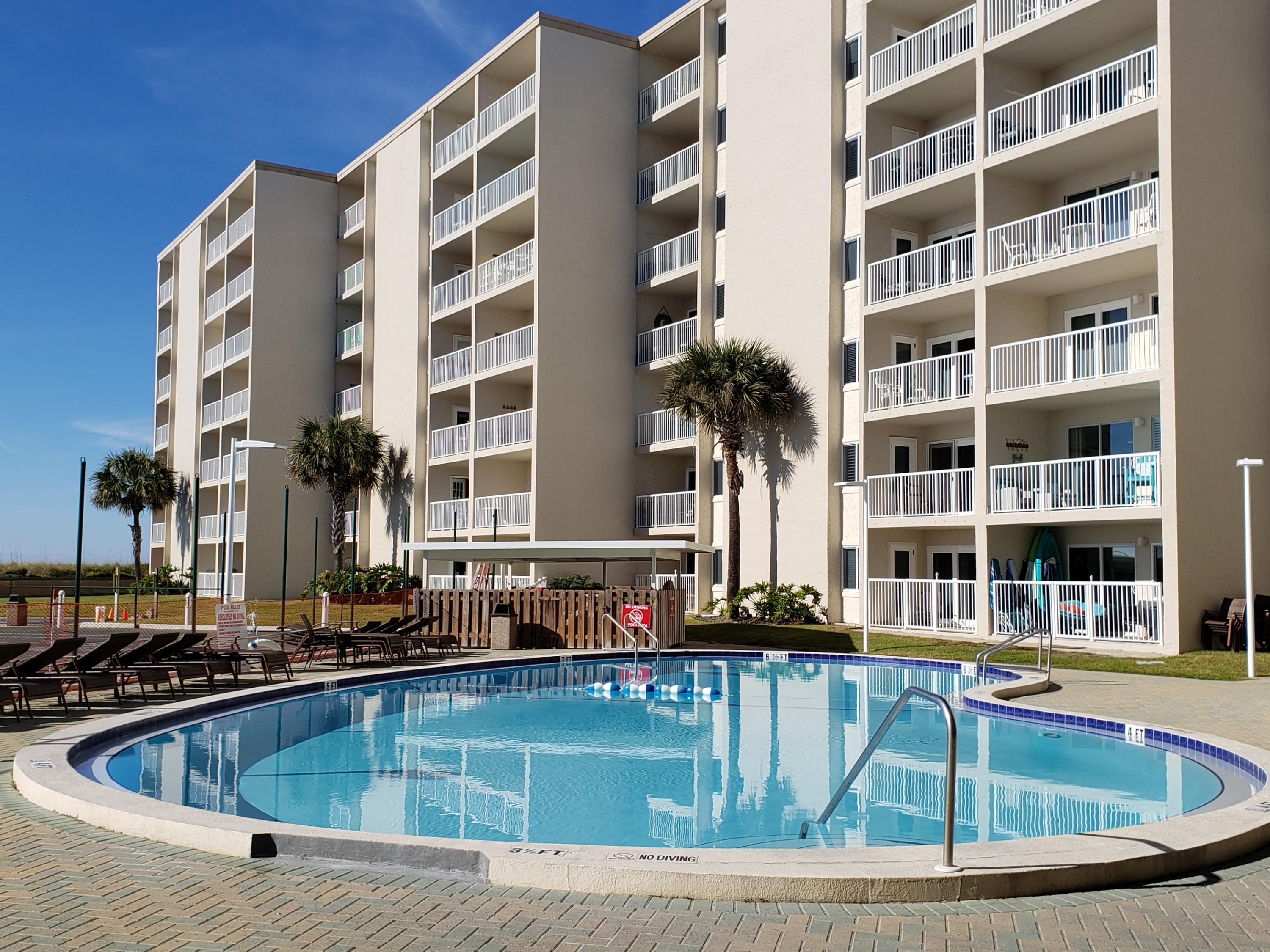 HOLIDAY SURF & RACQUET CLUB - Residential