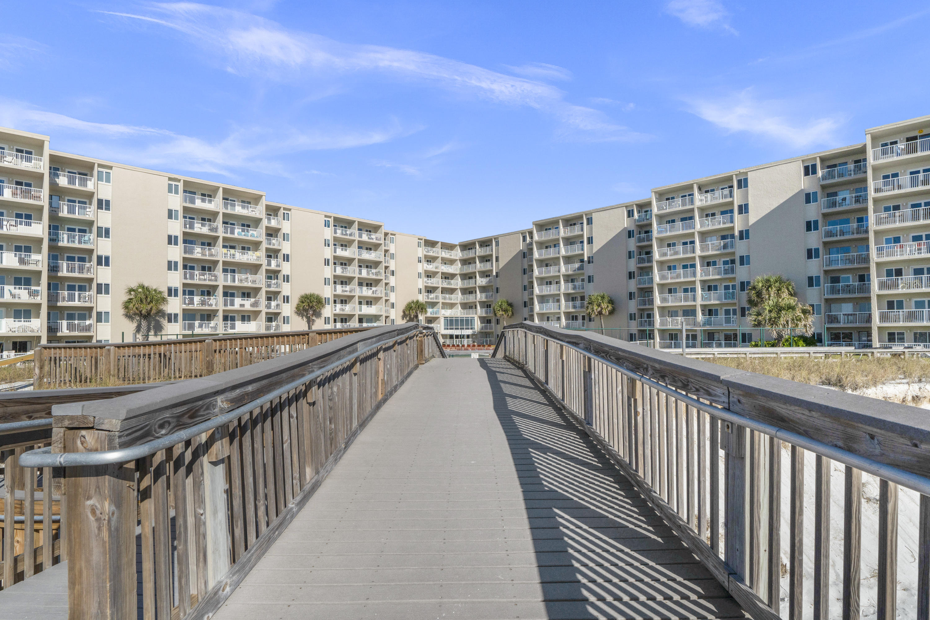 HOLIDAY SURF & RACQUET CLUB - Residential