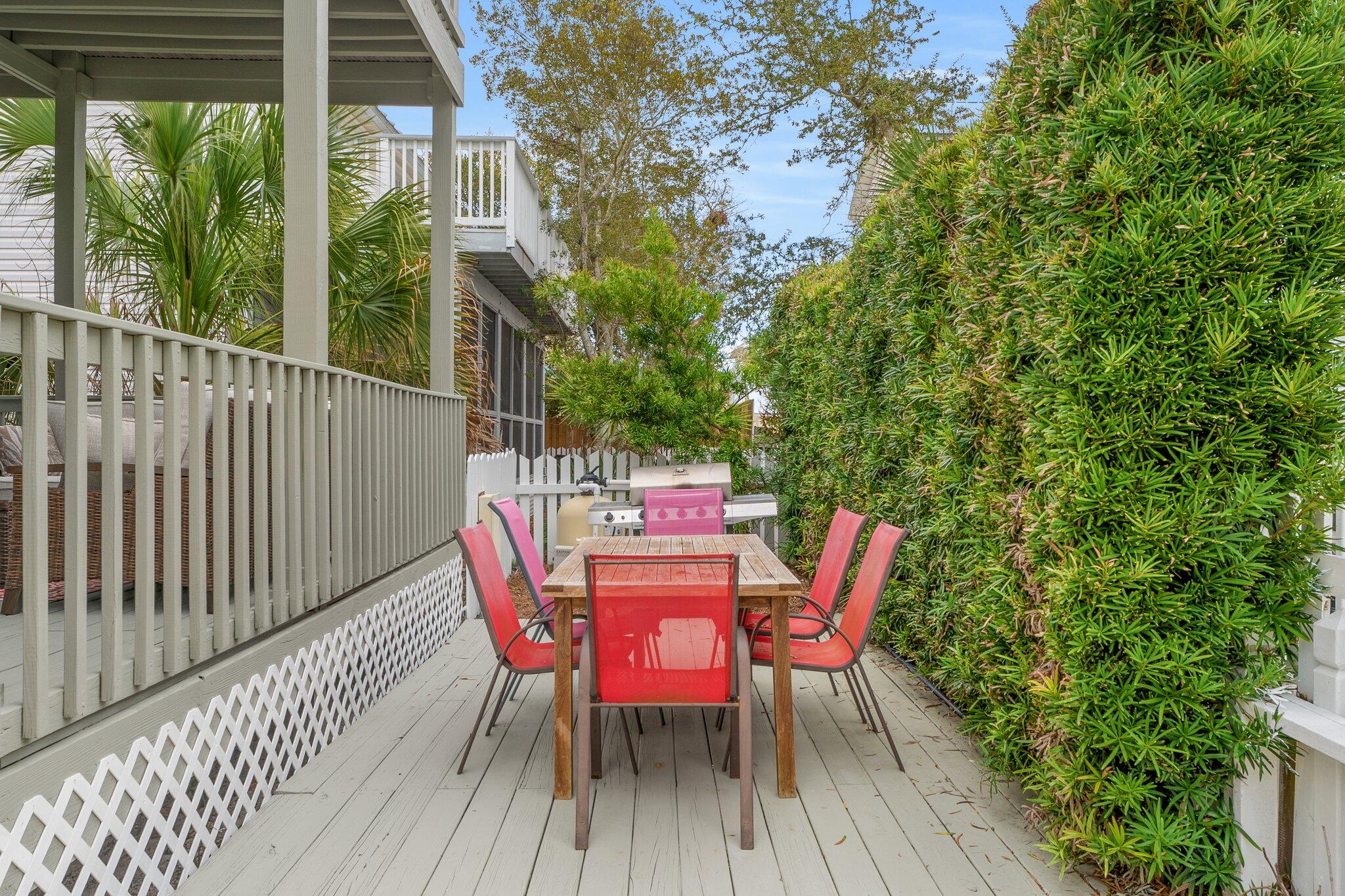 CRYSTAL SHORES - Residential