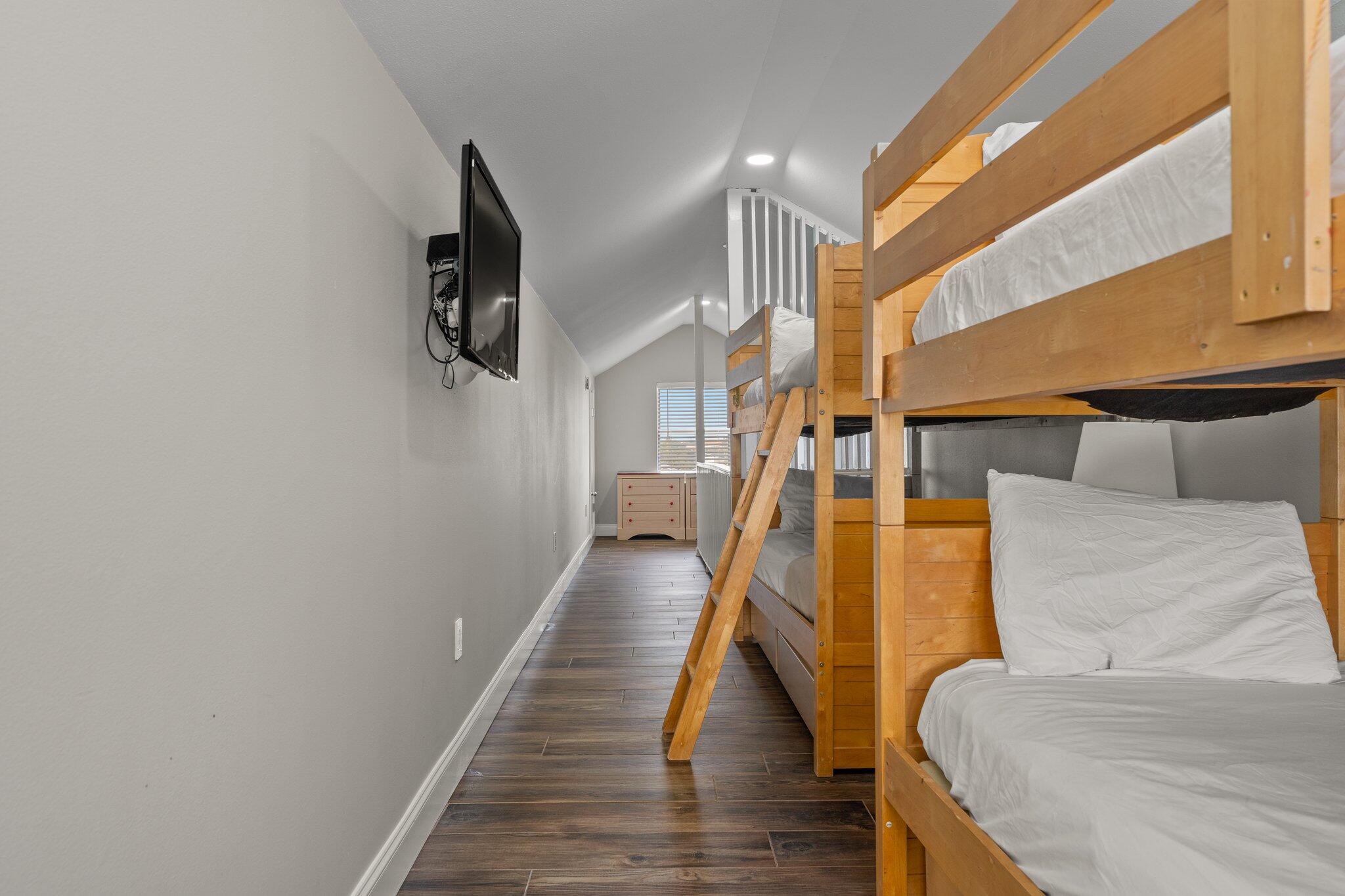 CRYSTAL SHORES - Residential