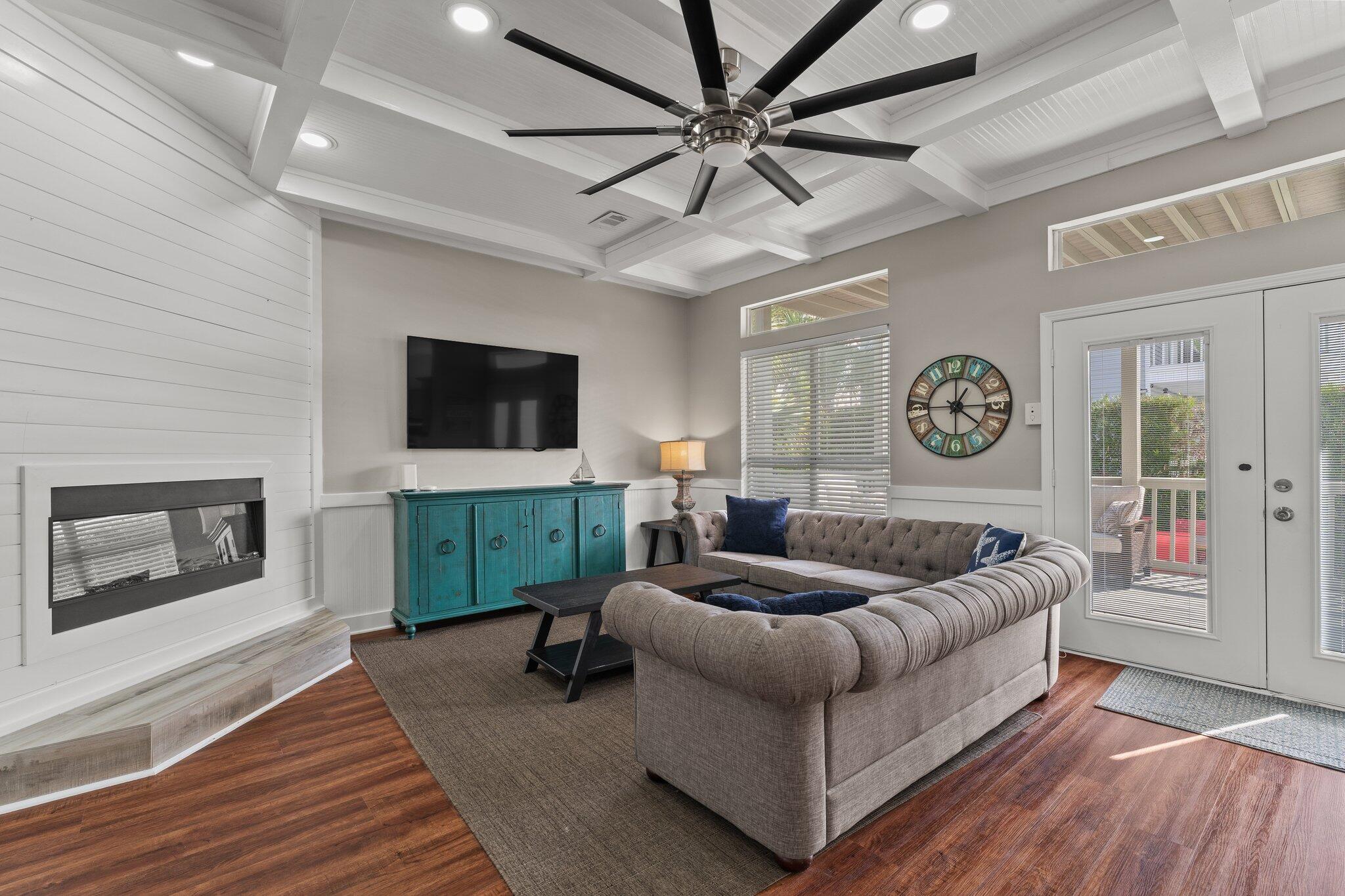 CRYSTAL SHORES - Residential