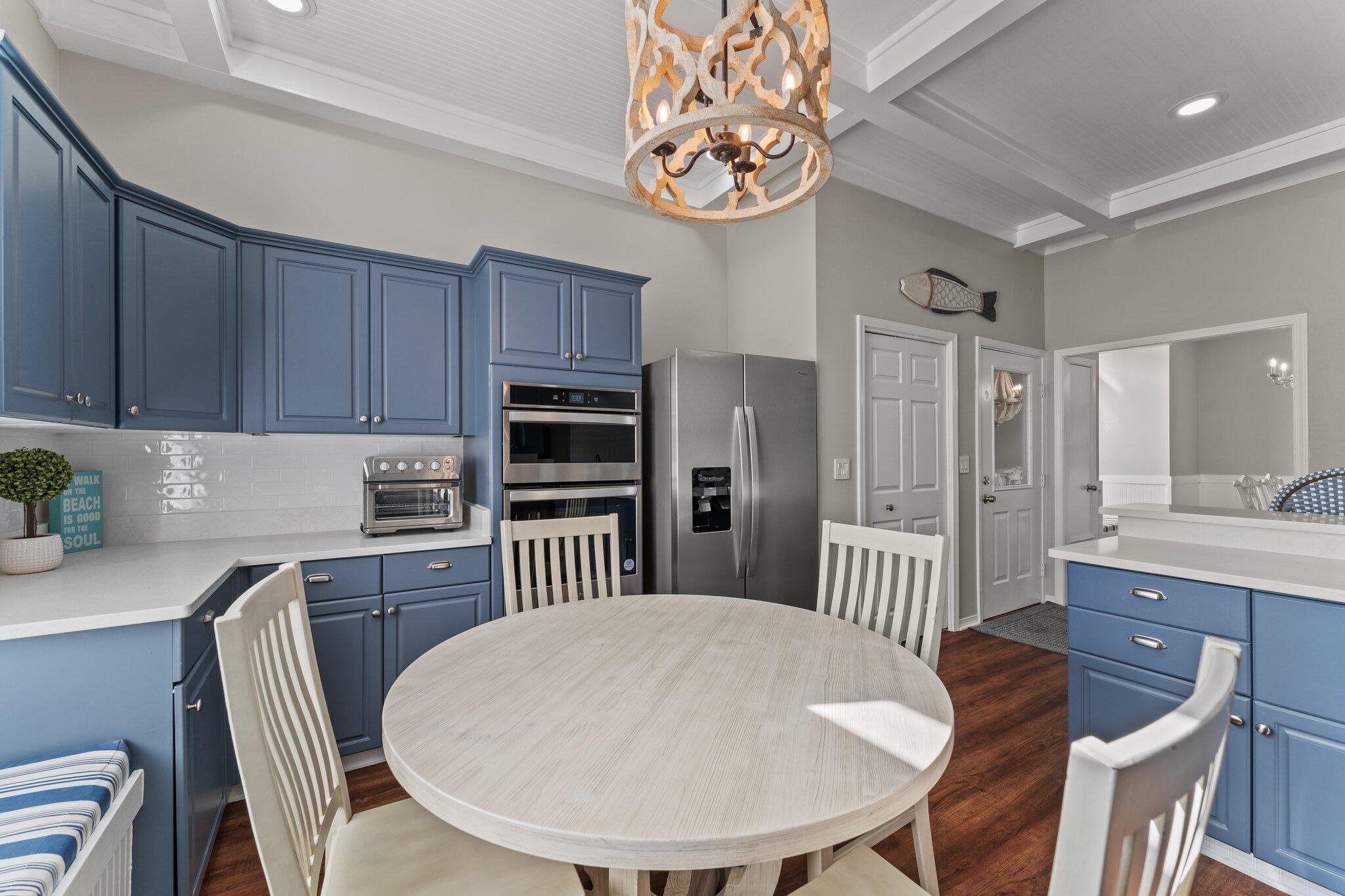 CRYSTAL SHORES - Residential