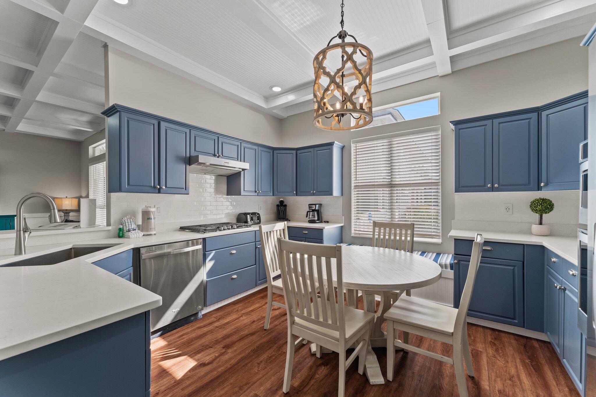 CRYSTAL SHORES - Residential
