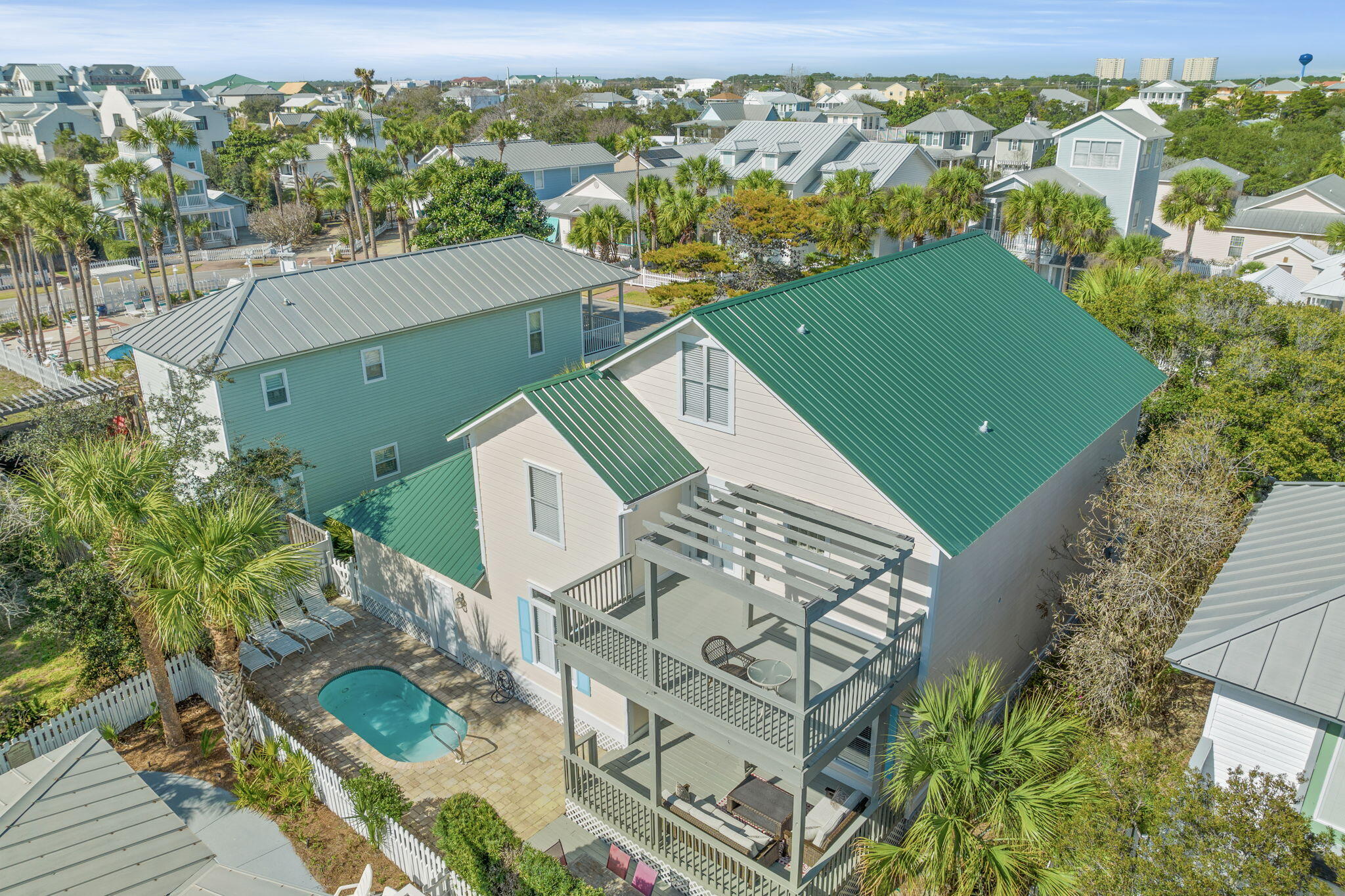 CRYSTAL SHORES - Residential