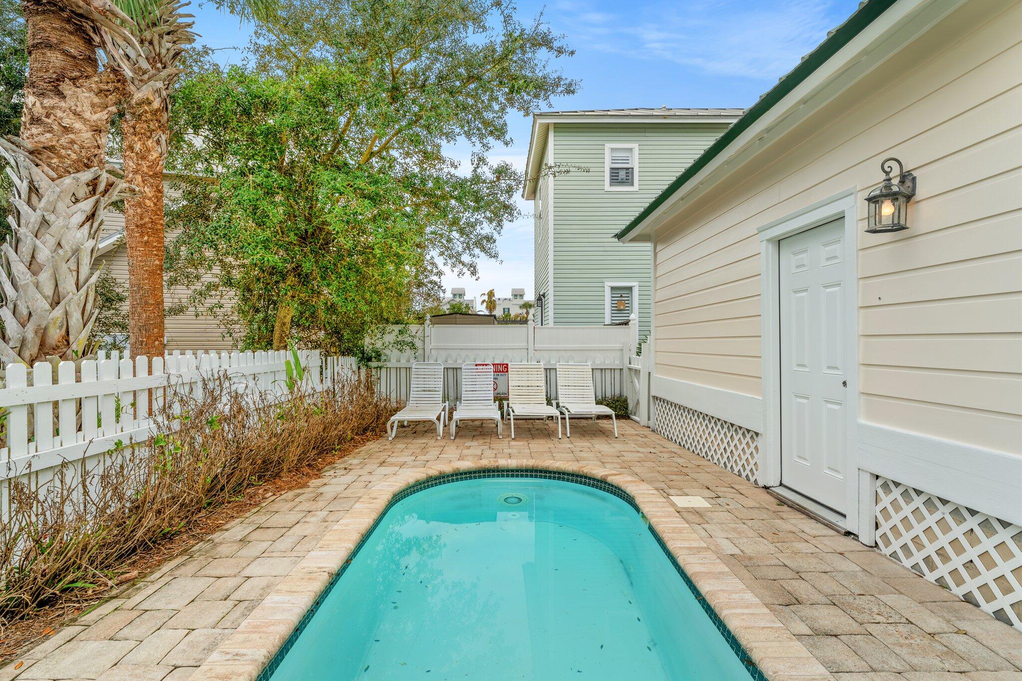 CRYSTAL SHORES - Residential