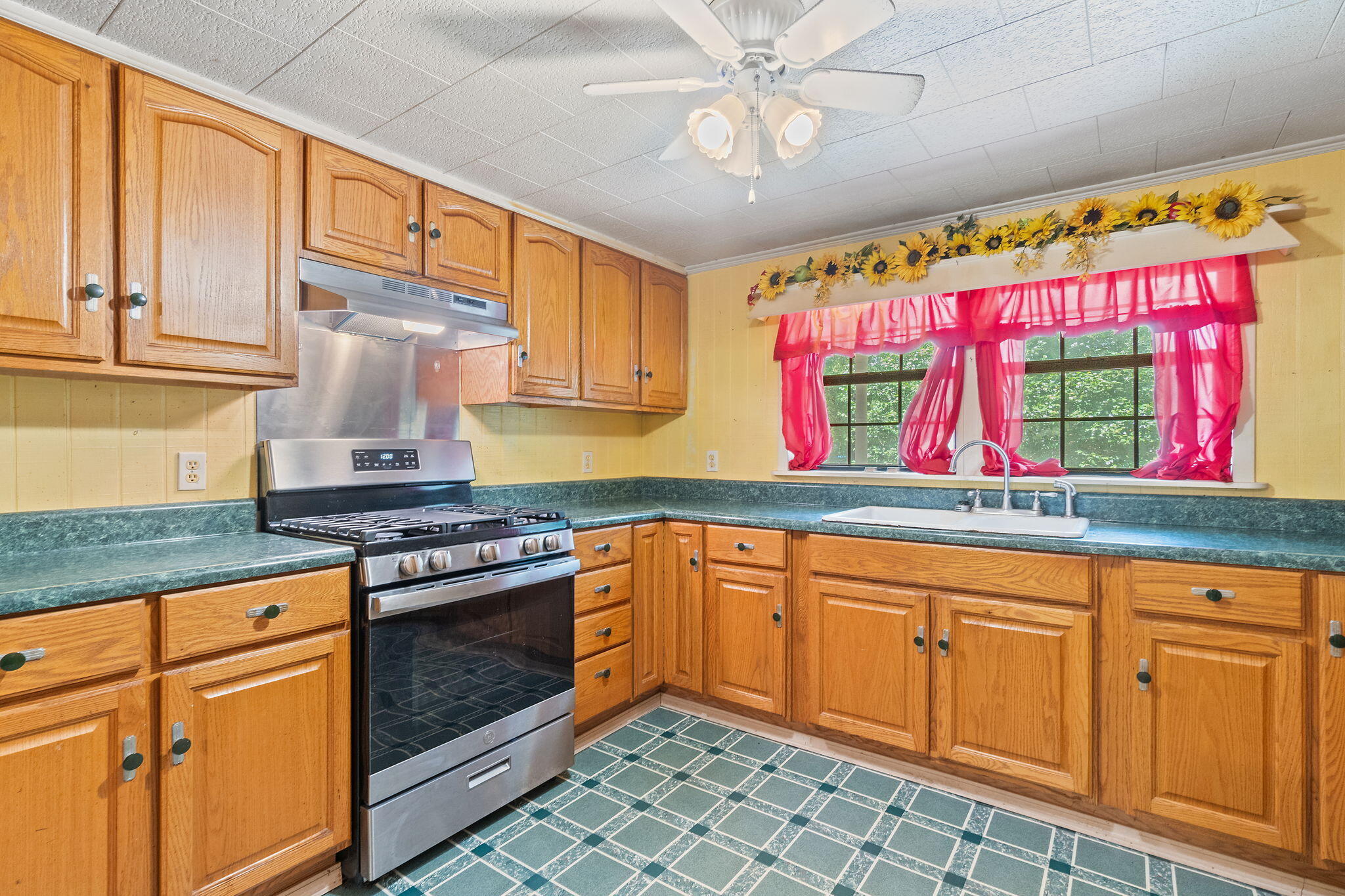 FOXES RUN 1ST ADDN - Residential