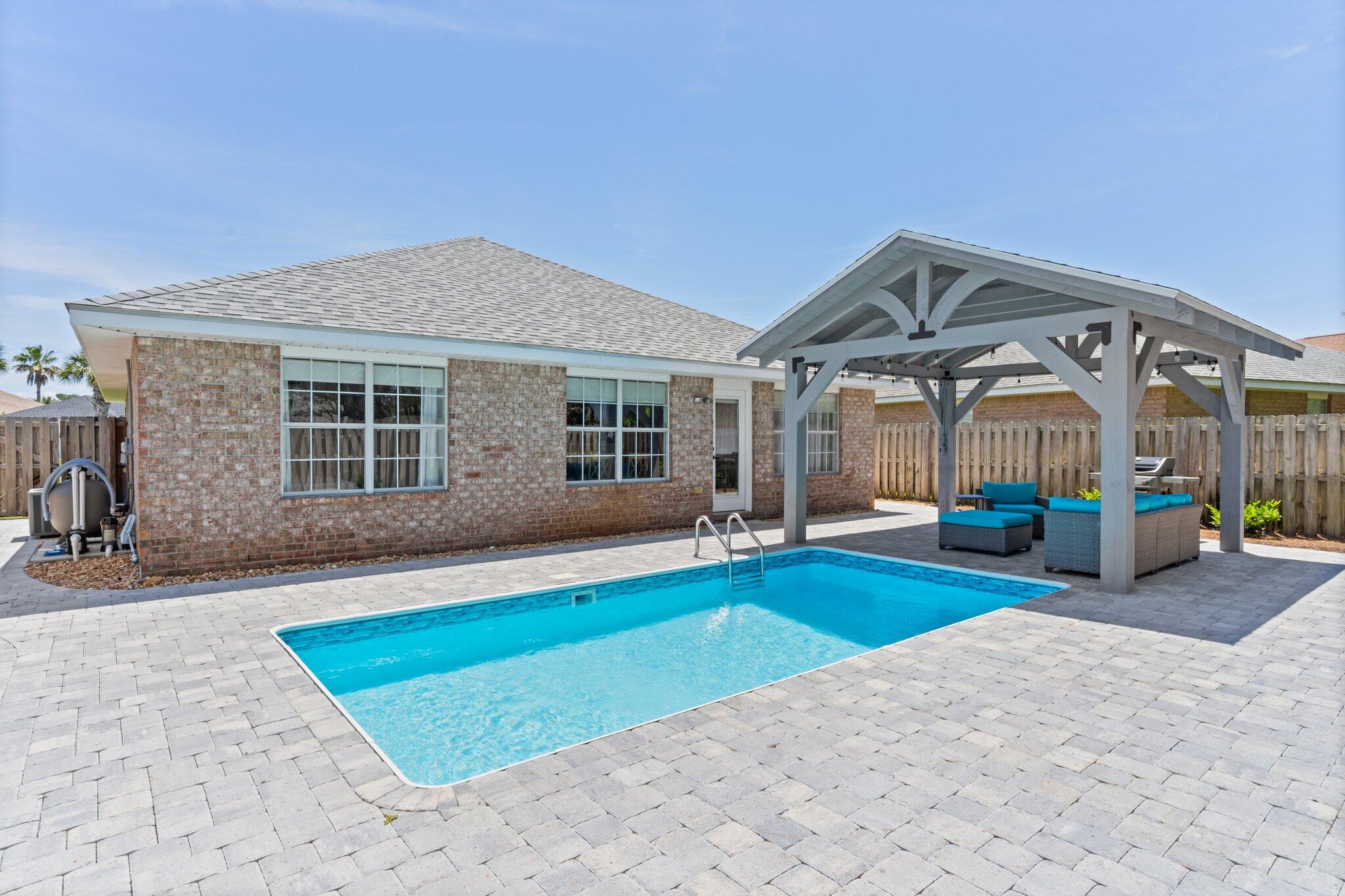 PARADISE RETREAT - Residential