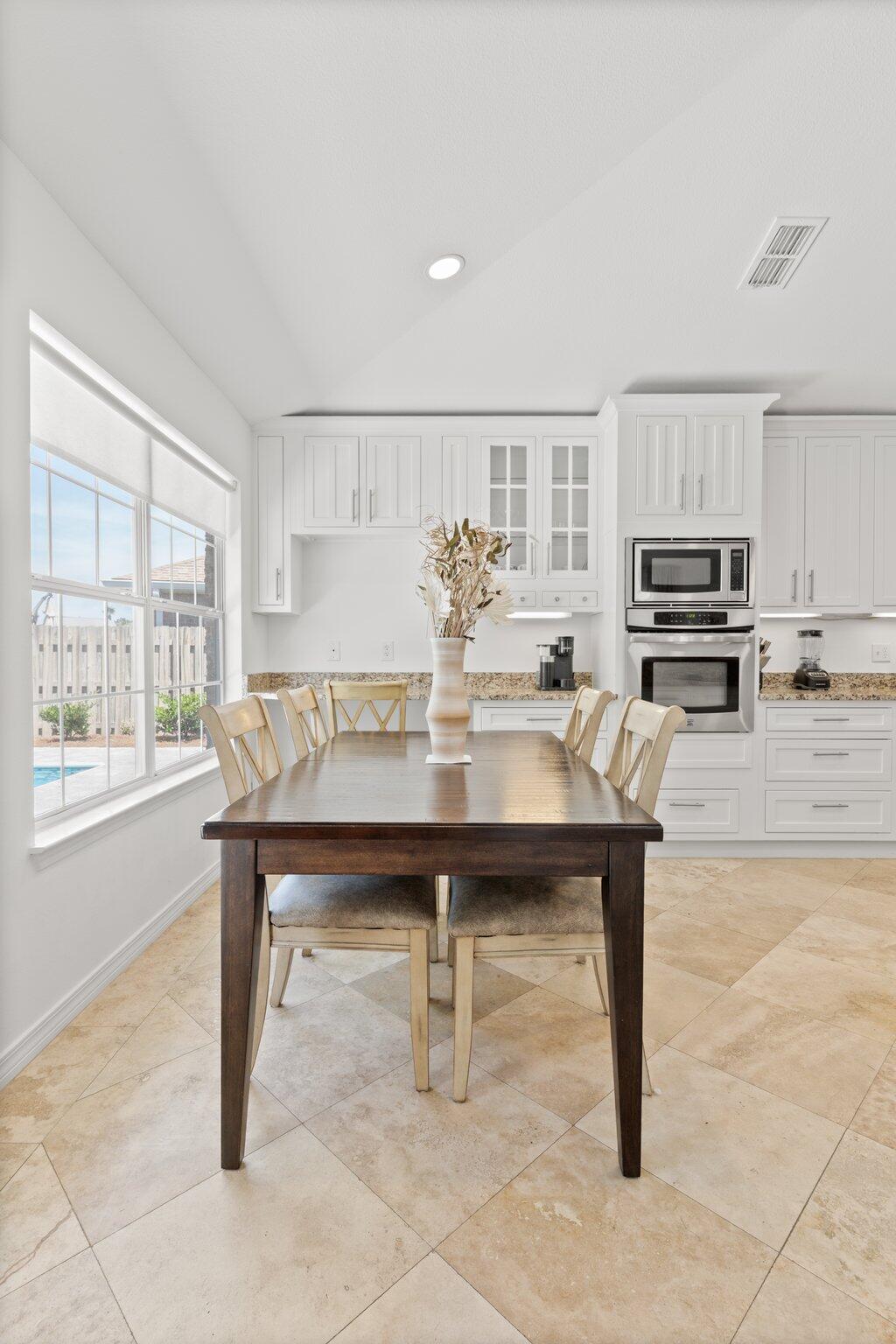 PARADISE RETREAT - Residential