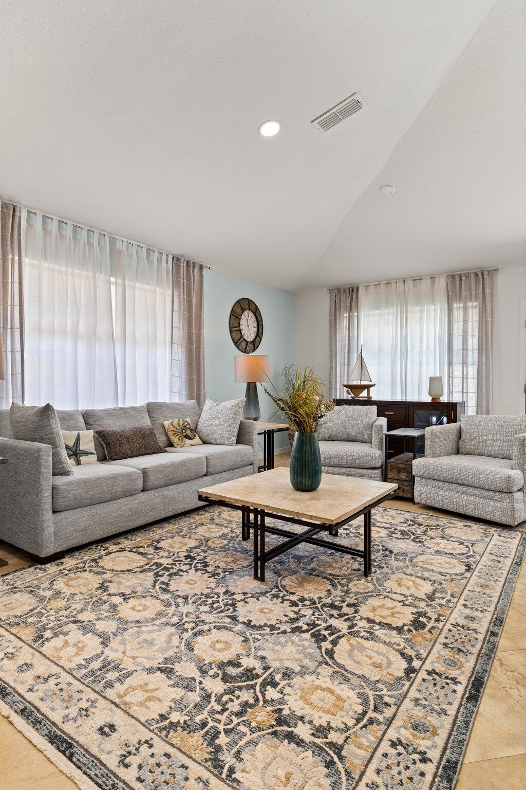 PARADISE RETREAT - Residential