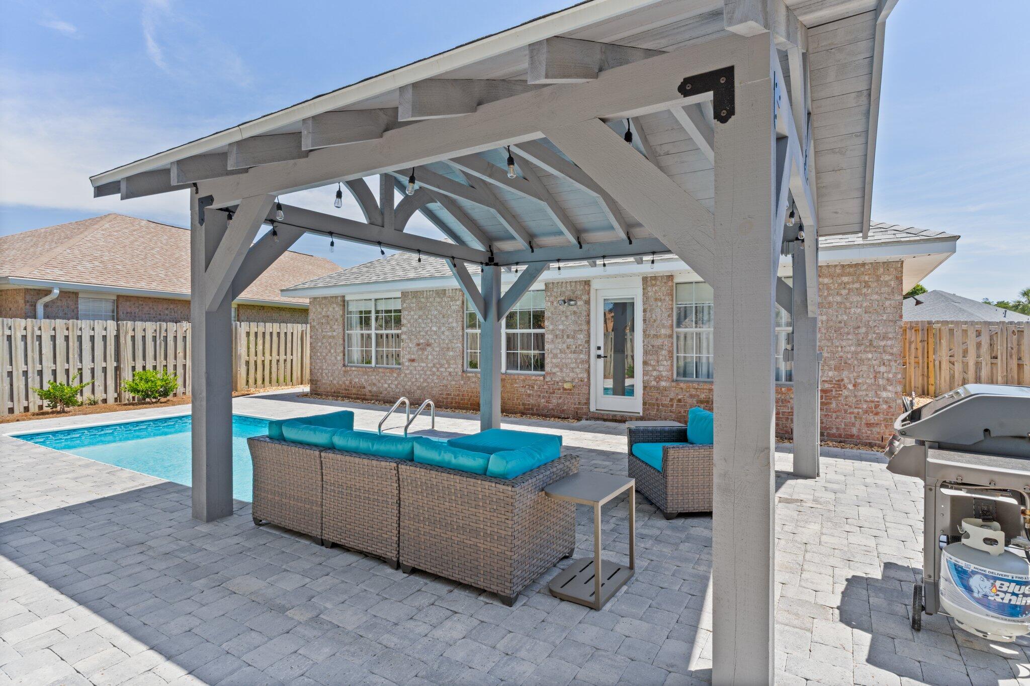 PARADISE RETREAT - Residential