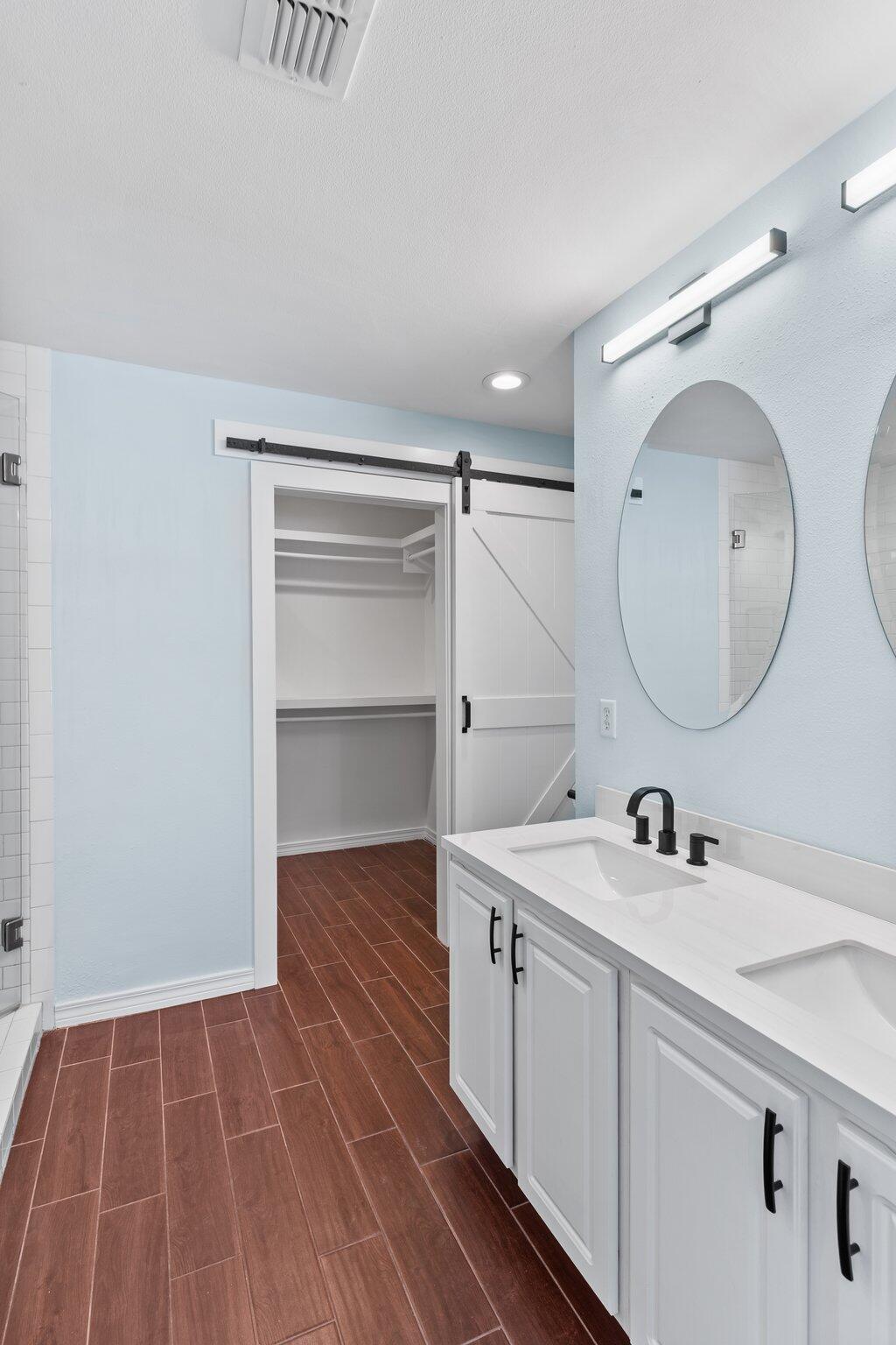 PARADISE RETREAT - Residential