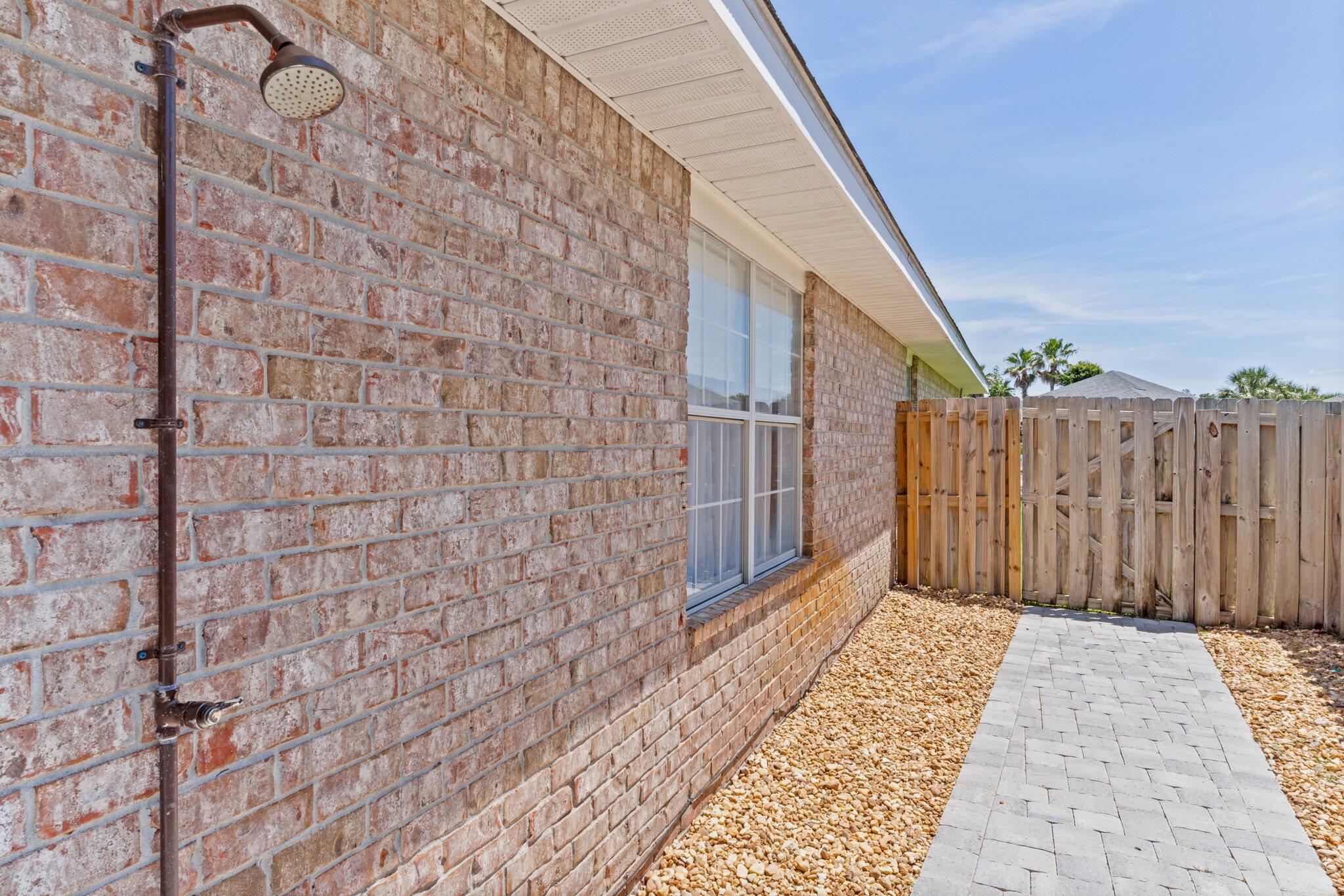 PARADISE RETREAT - Residential