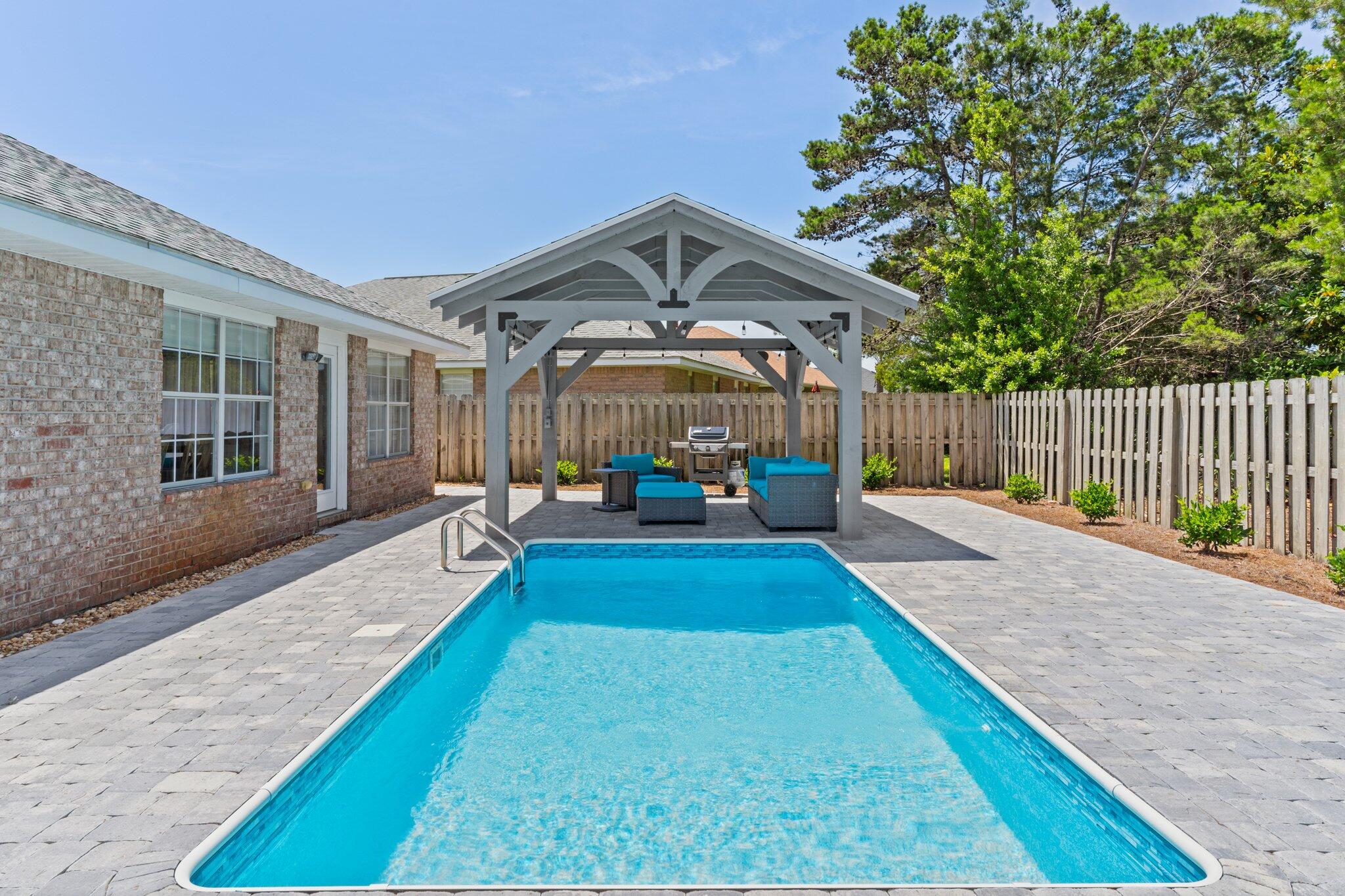 PARADISE RETREAT - Residential